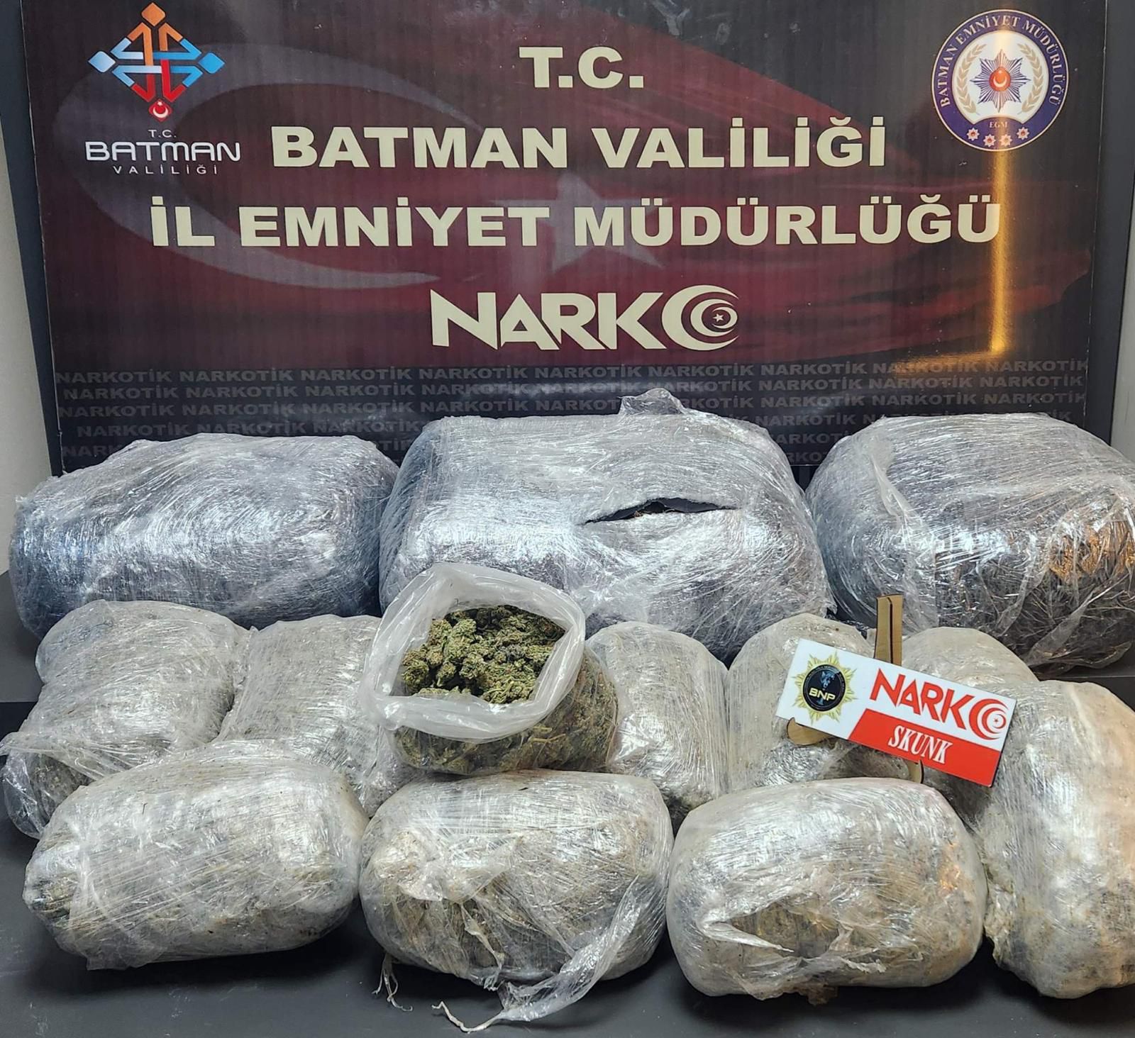27 Kilo Uyuşturucu Ele Geçirildi: 3 Kişi Tutuklandı