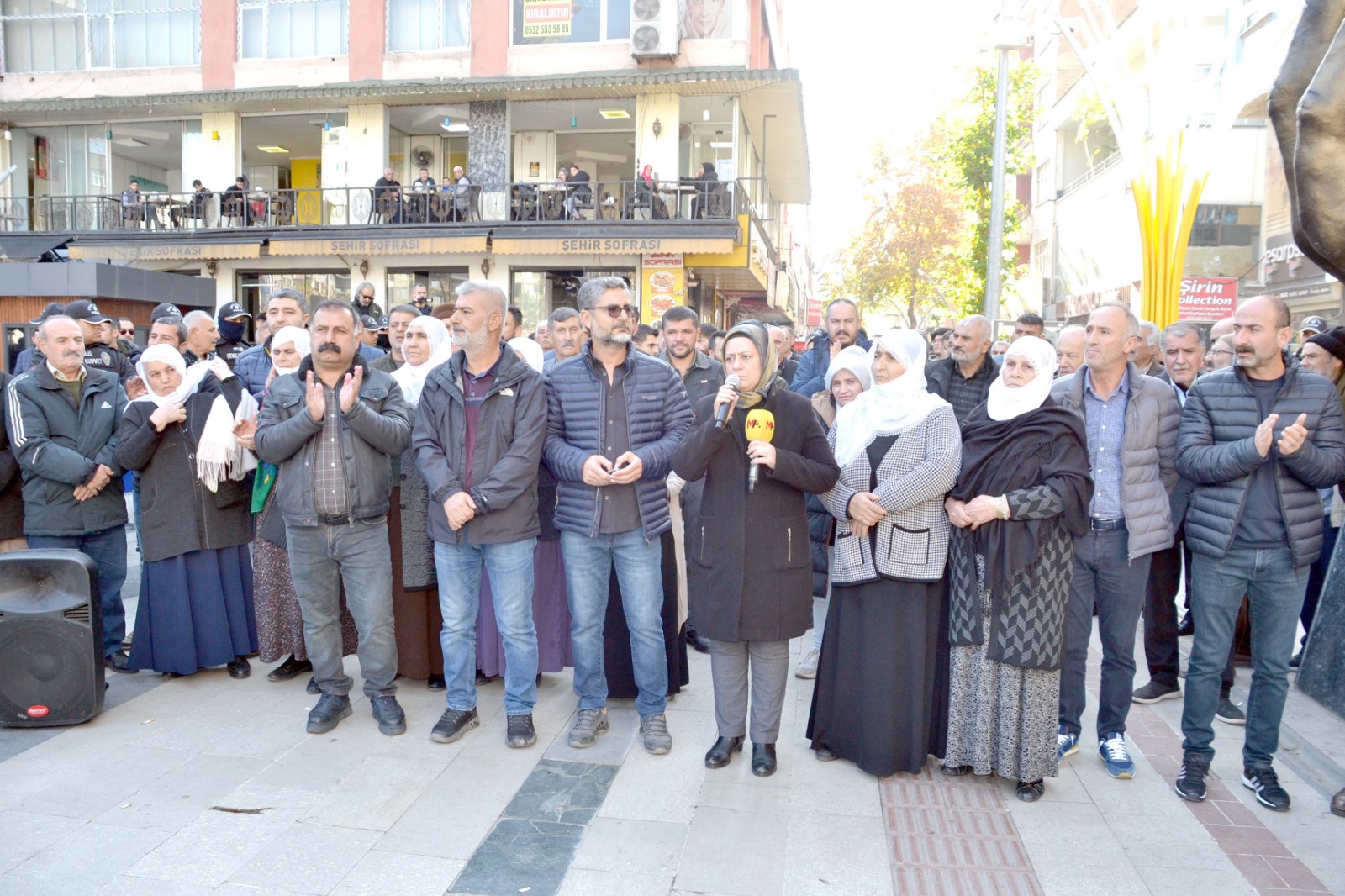 Kayyumu protesto ettiler