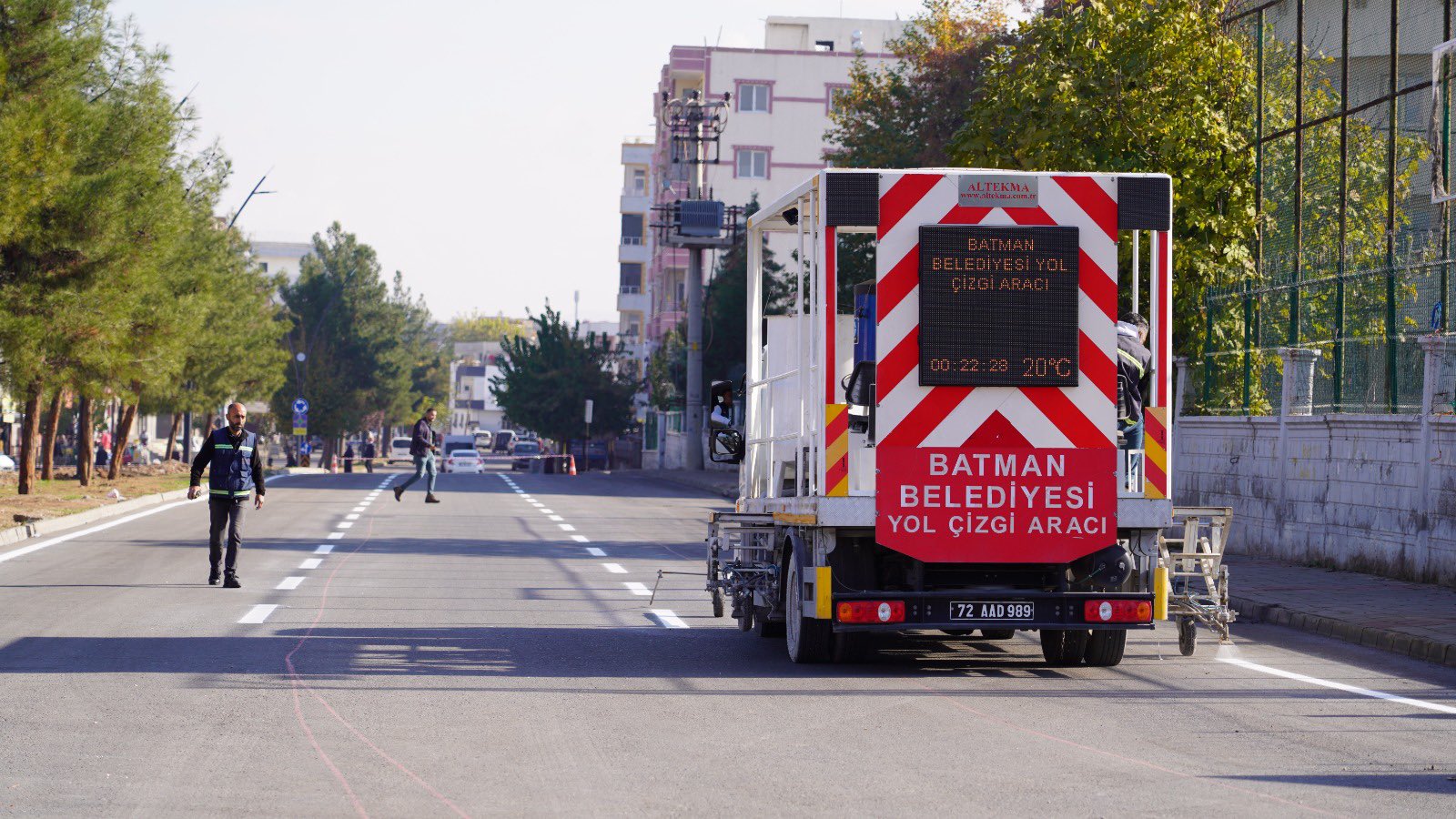 Yol çizgileri yenileniyor