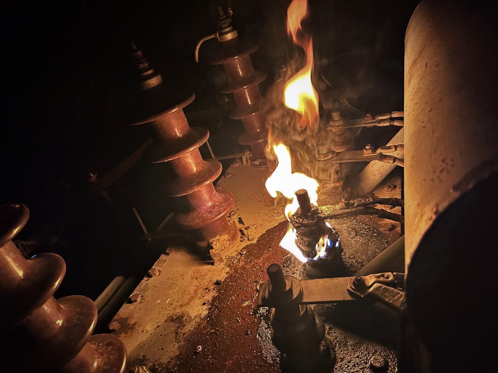 765 Trafo Aşırı Yüklenme Nedeniyle Yandı