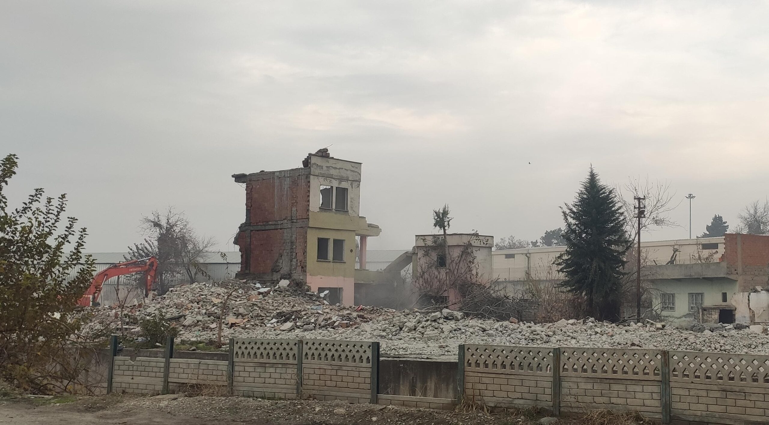 Kentsel dönüşüm kapsamında 74 bina yıkıldı