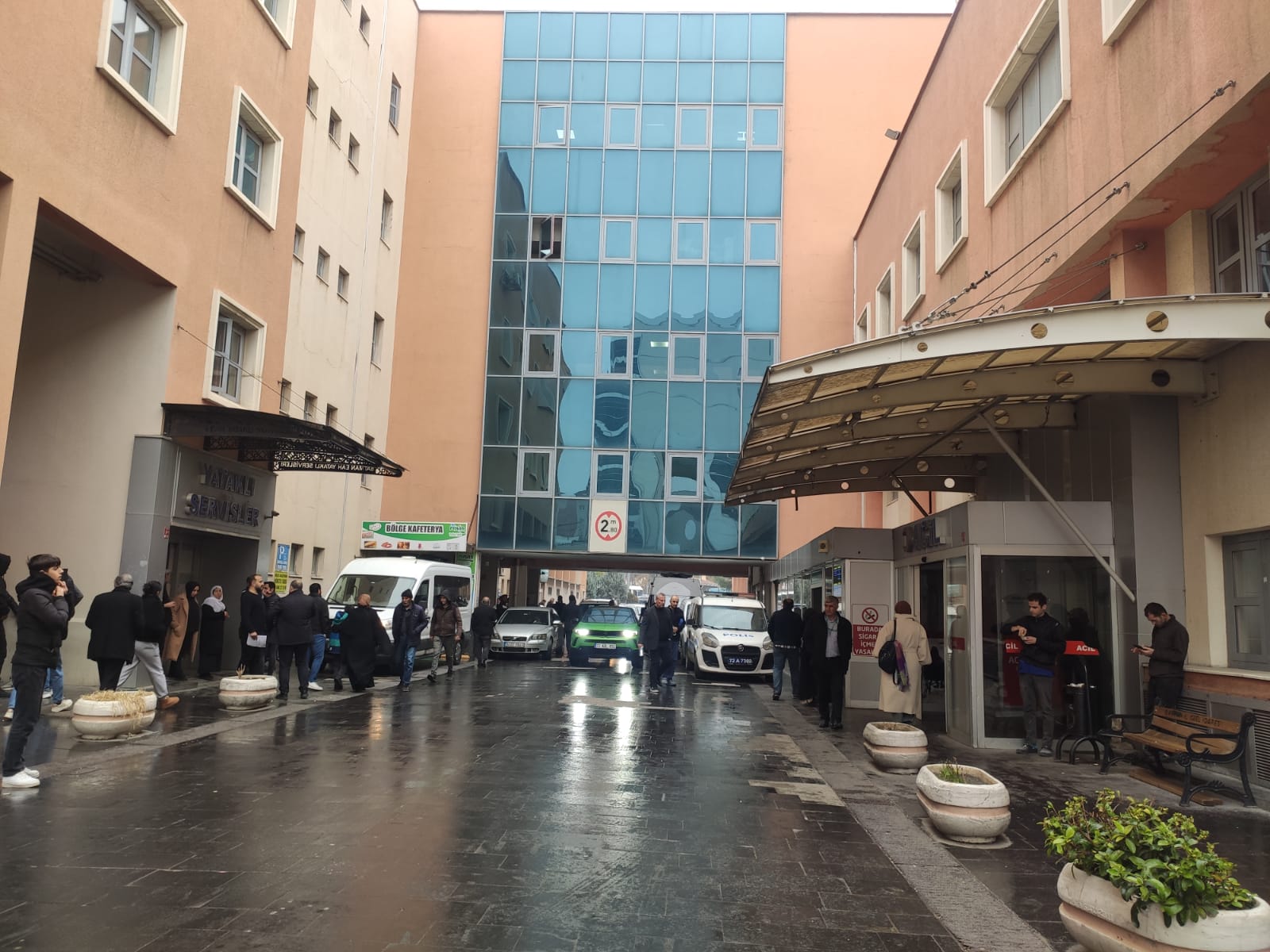 Yolun Karşısına Geçen Yayaya Araç Çarptı