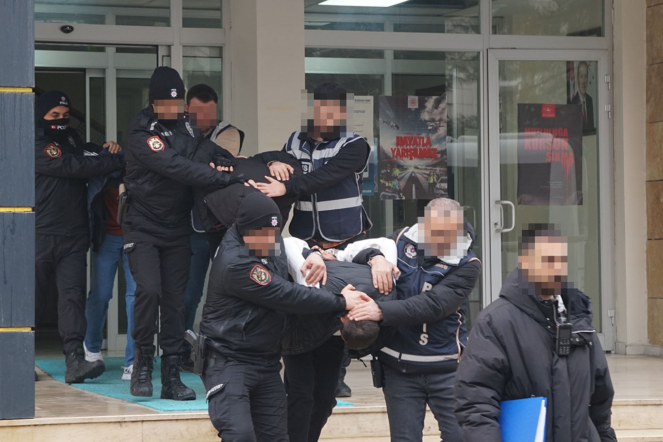 Batman’da Cinayet Olayında 3 Zanlı Adliyeye Sevk edildi