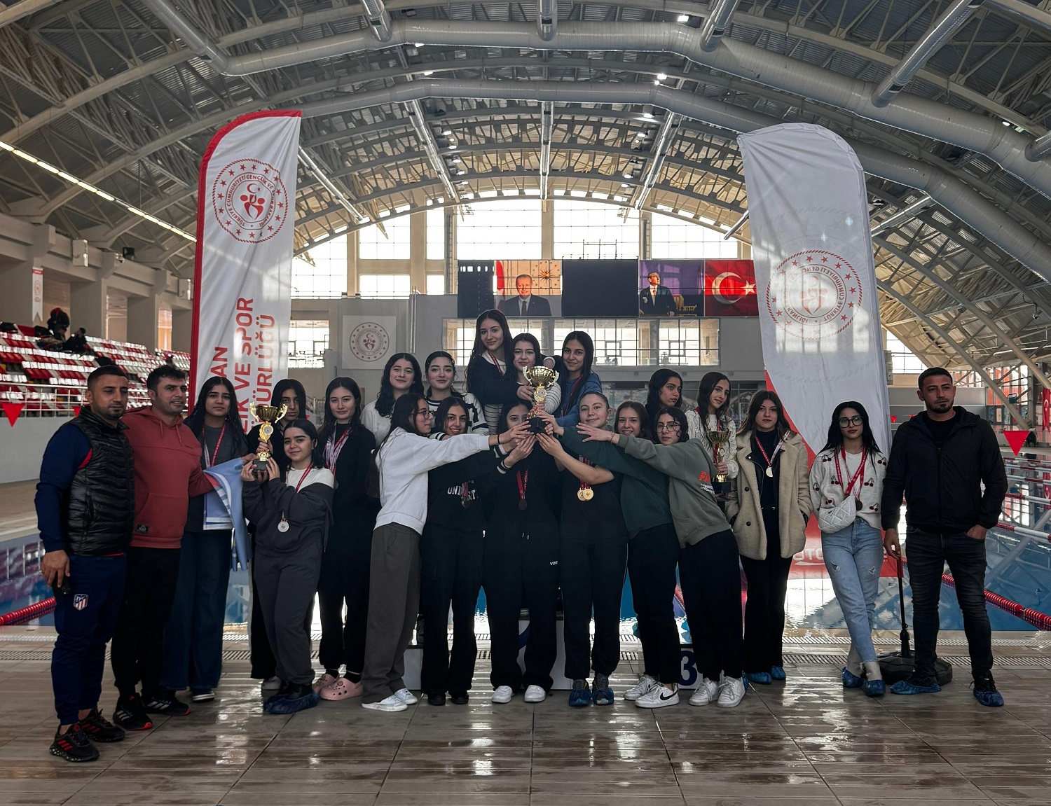 Su Perileri Şampiyonluk İçin Mücadele Etti