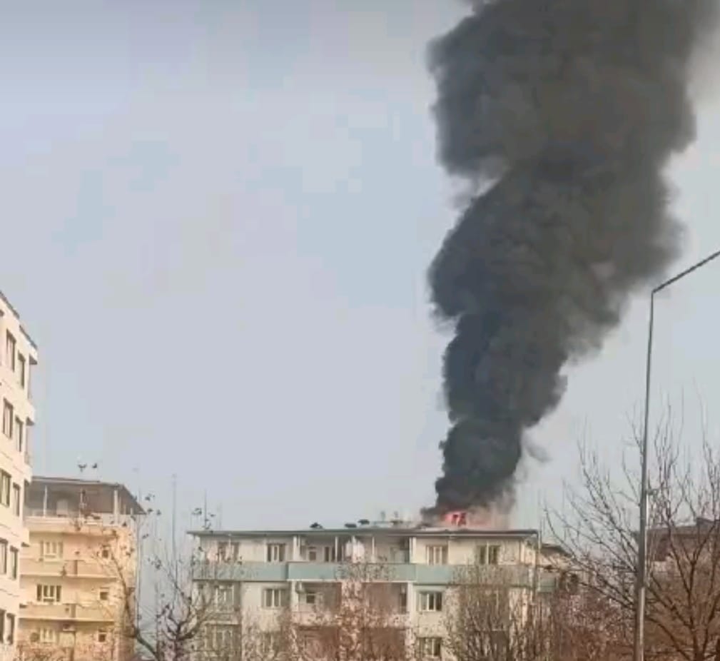 Batman’da Çatı Yangını: 5 Kişi Dumandan Etkilendi