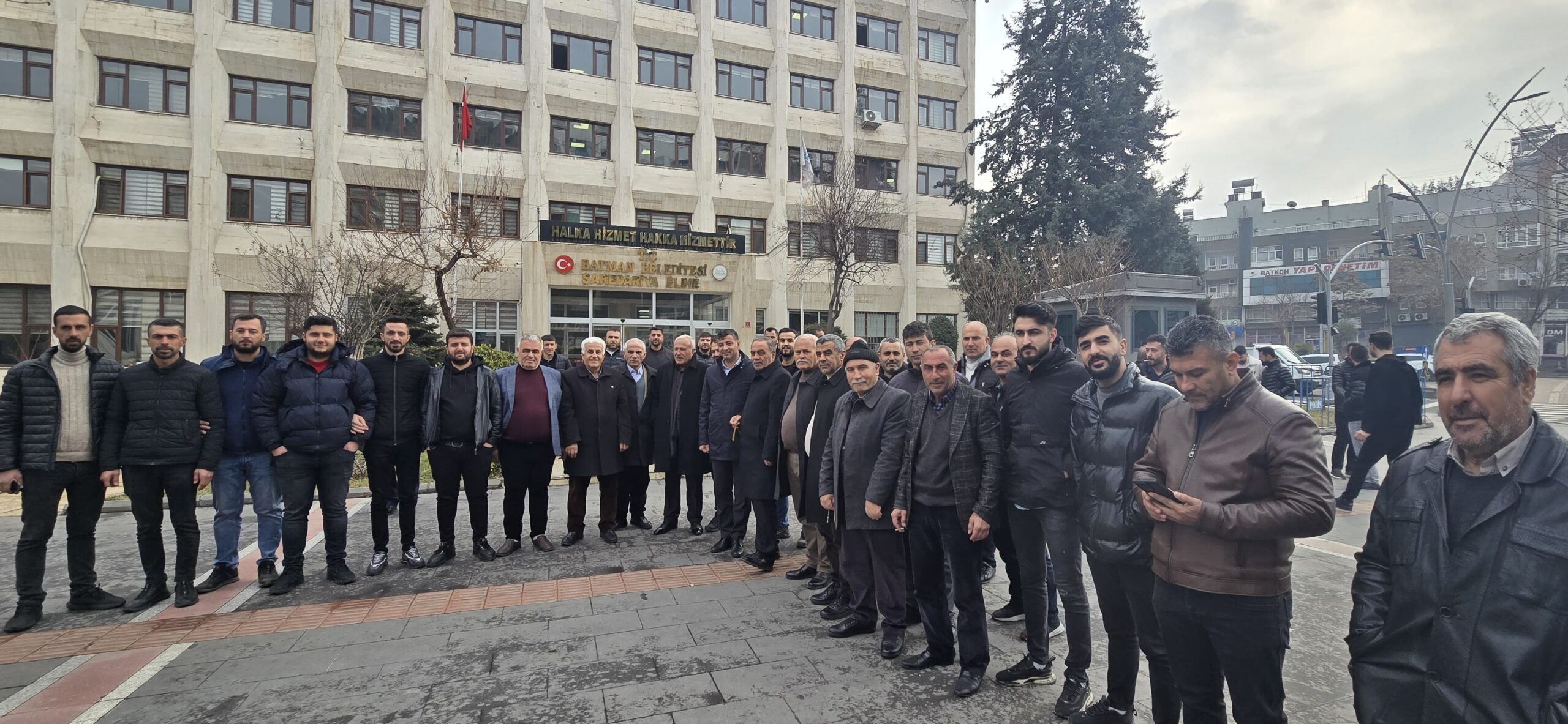 Zahirecilerden Belediyeye 113 Milyonluk Parsel Teklifi