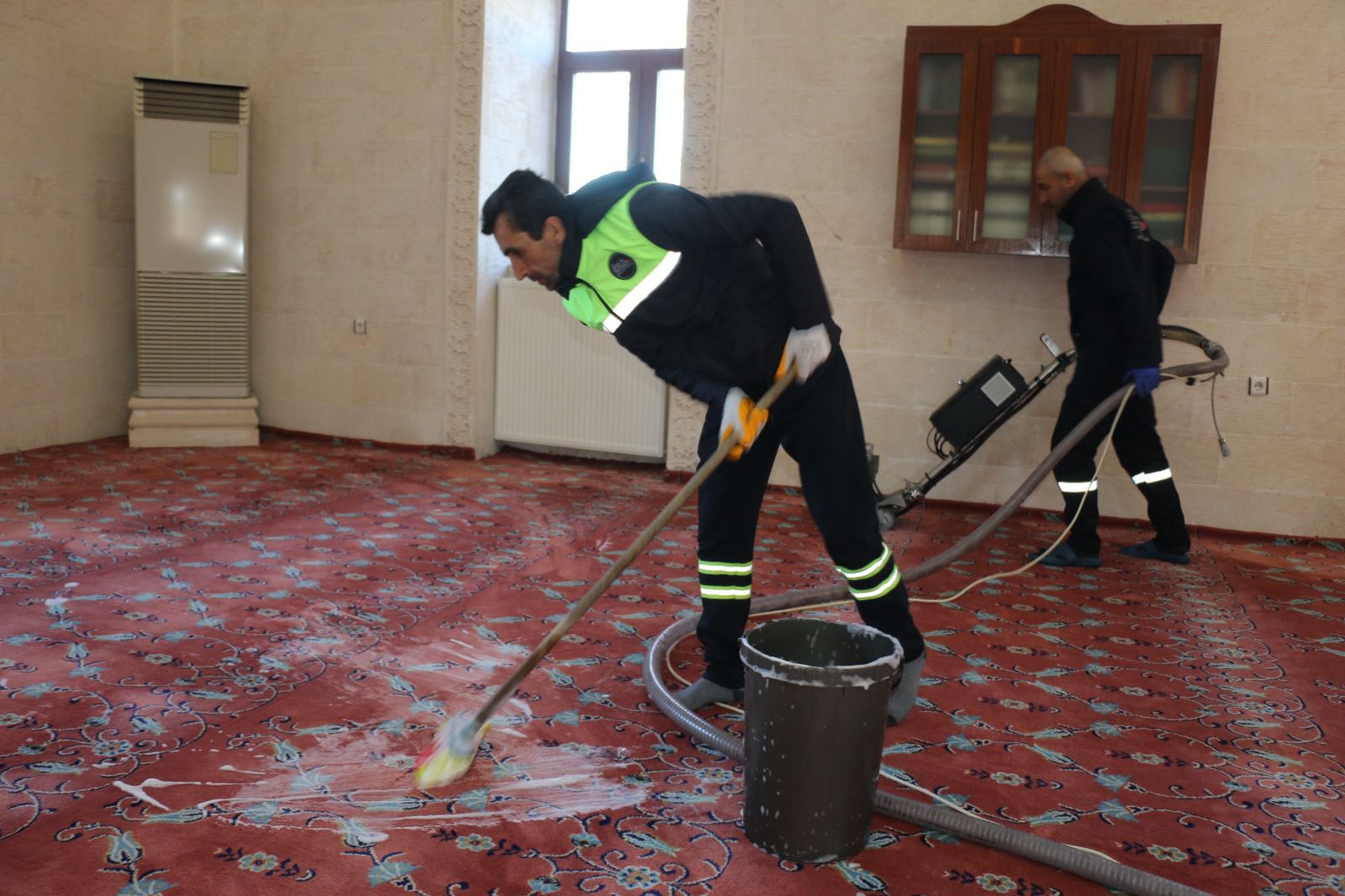 Batman’daki Camilerde Gül Kokulu Temizlik