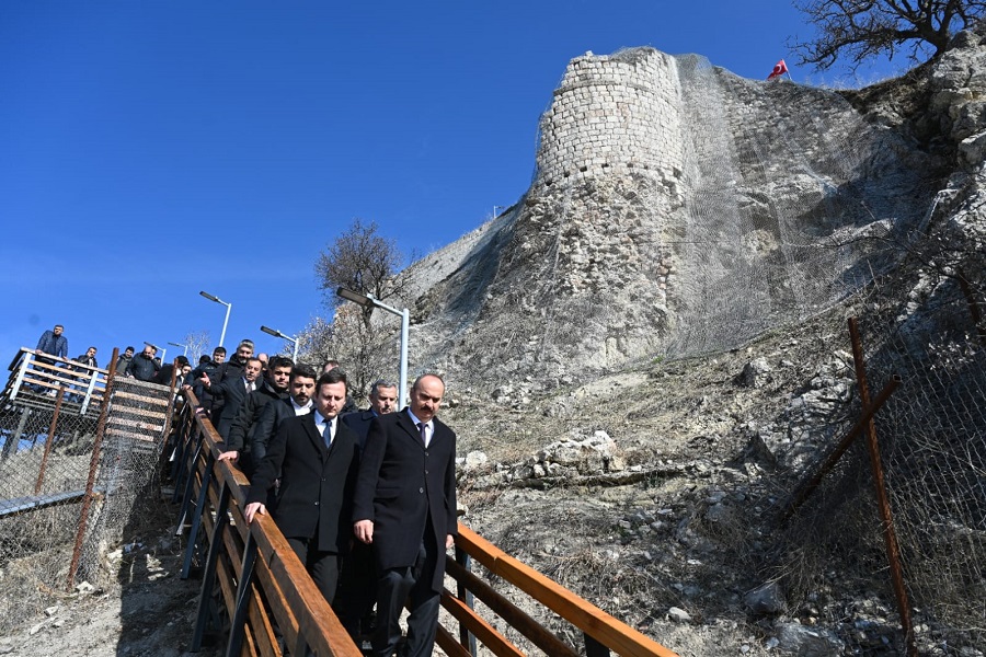 Vali Canalp Kozluk’ta incelemelerde bulundu