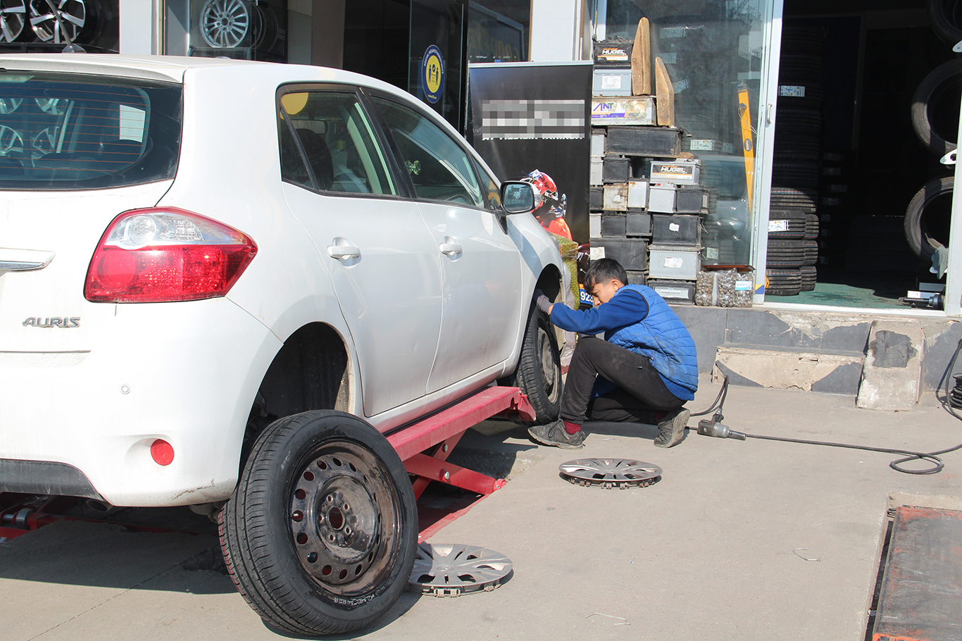 Lastik Ustaları: Sıfır Lastik Alın, Güvenliğinizi Riske Atmayın