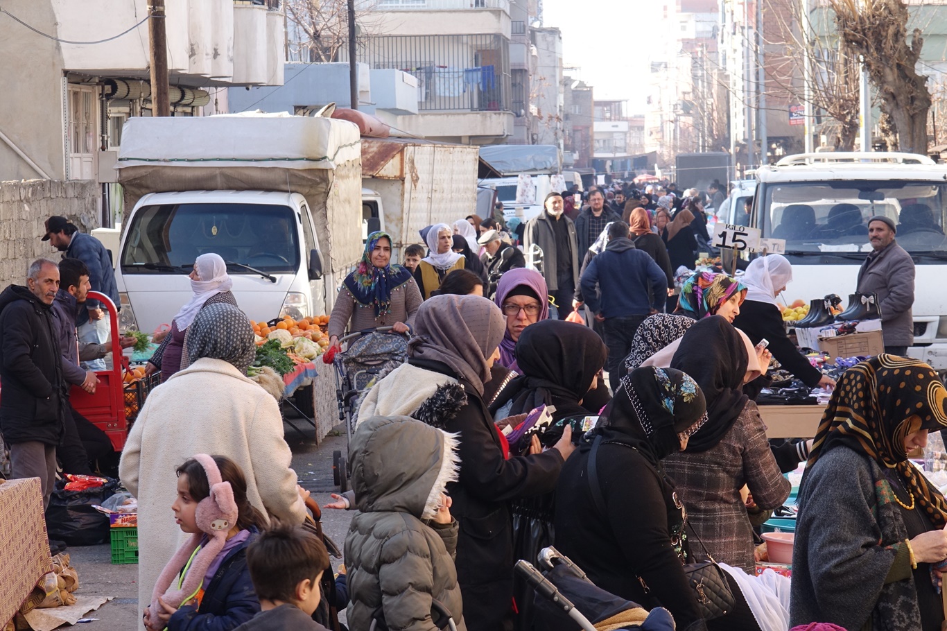 Pazarcı satamamaktan halk ise alamamaktan şikayetçi