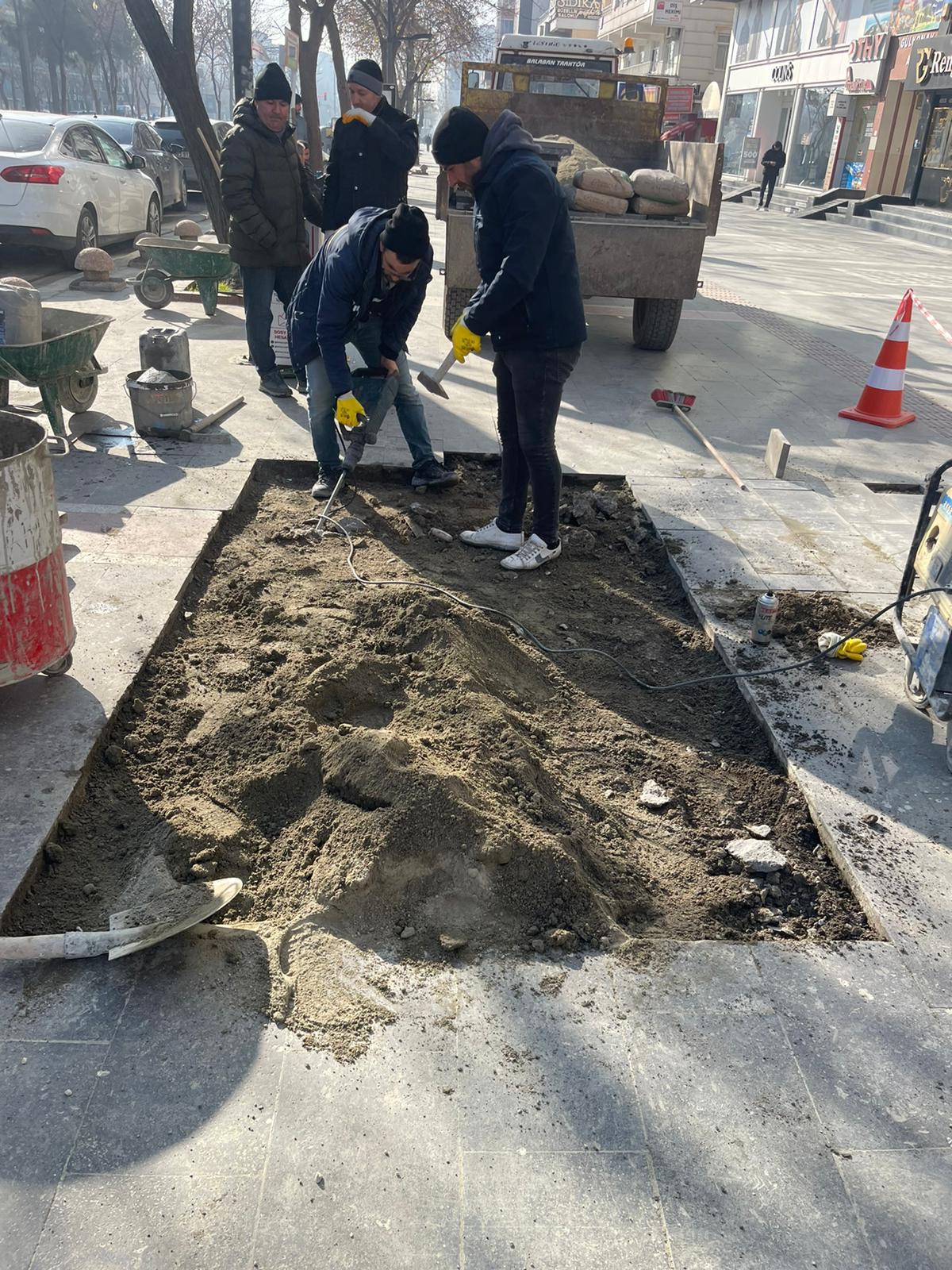 15 bin metrekare parke yama çalışması gerçekleştirildi