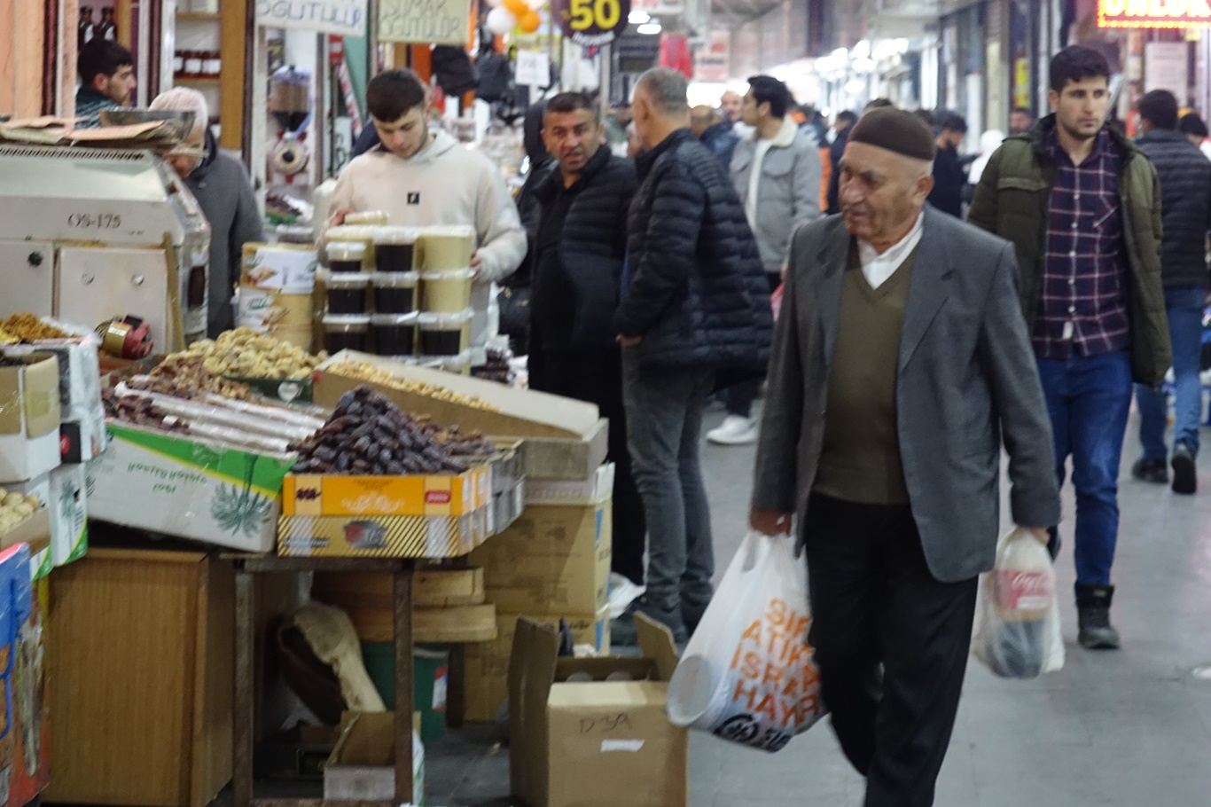 Batman’da Ramazan öncesi çarşı pazar hareketliliği