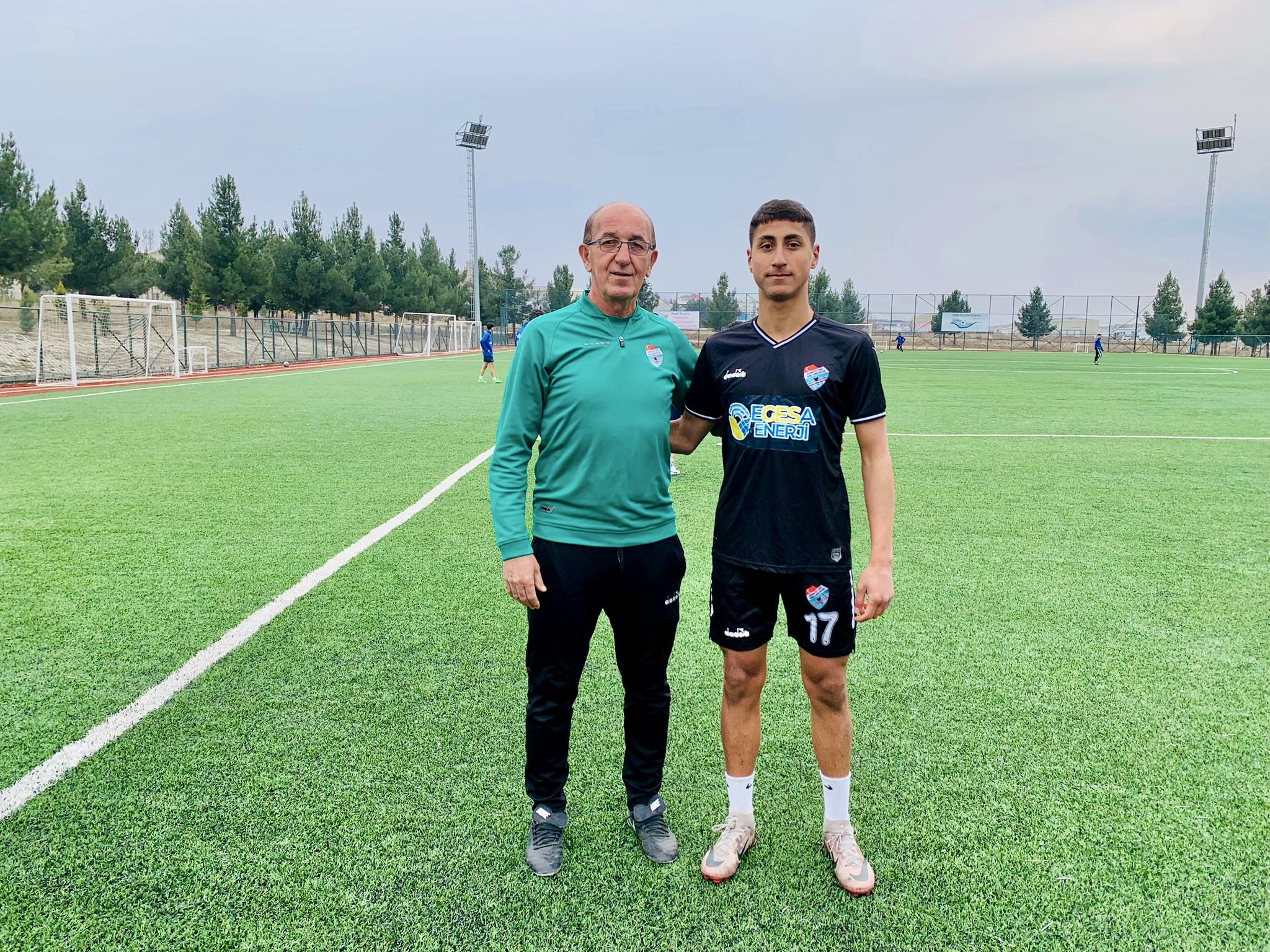 Batmanlı genç futbolcu Süper Lige transfer oldu