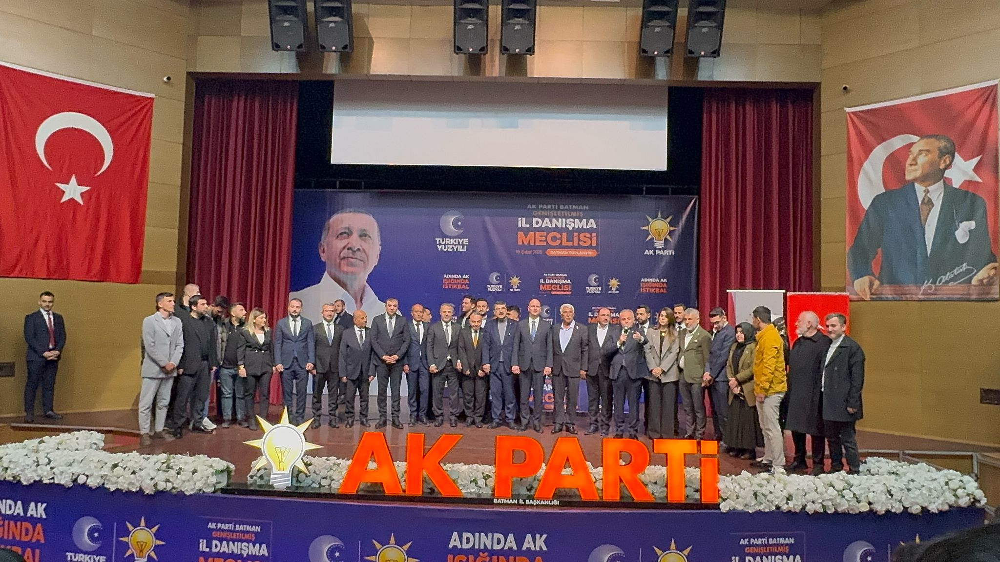 CHP’DEN İSTİFA EDEN 514 ÜYE, AK PARTİ’YE KATILDI