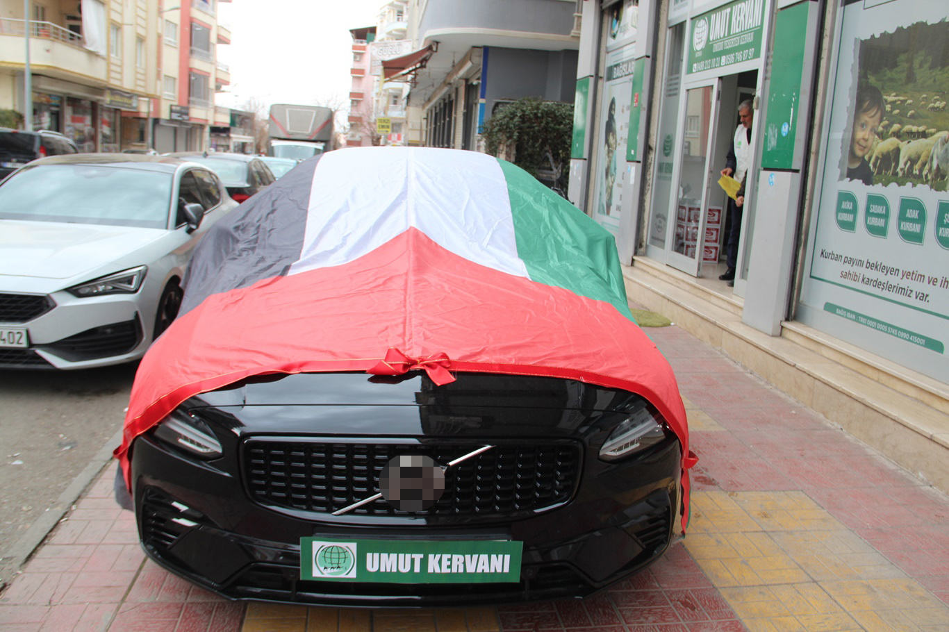 5 Milyon TL Değerindeki Aracını Gazze’ye Bağışladı