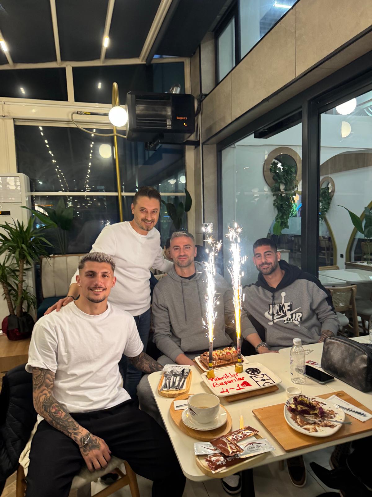 Batman Çikolataevim’den Petrolsporlu Oyunculara Jest