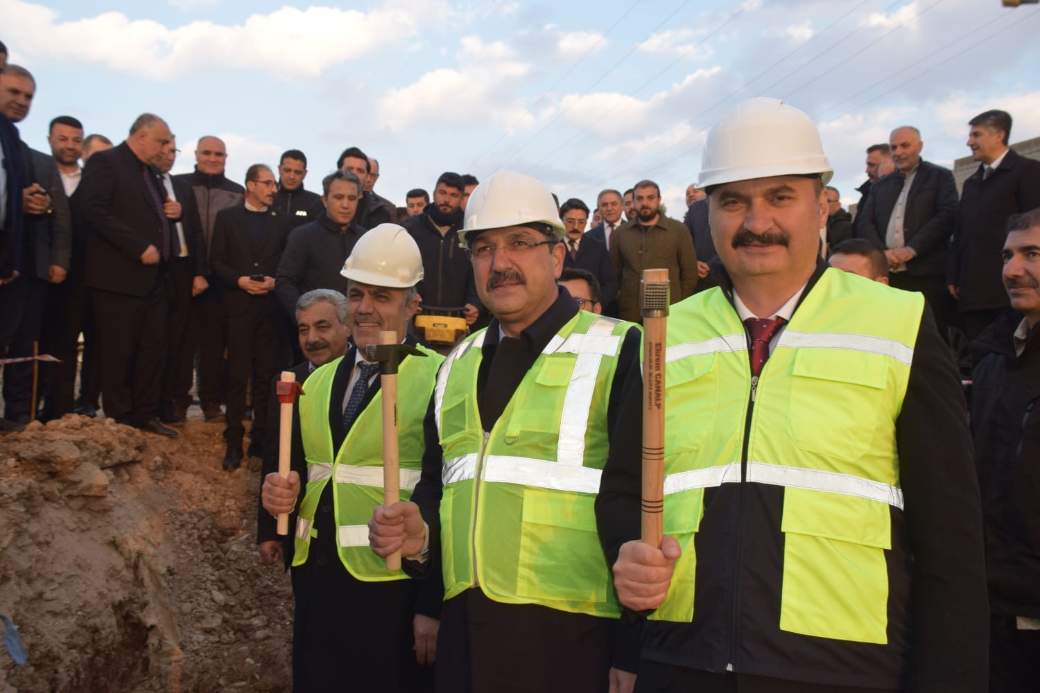 Aydınkonak Trafo Merkezi İçin Çivi Çakma Töreni Yapıldı