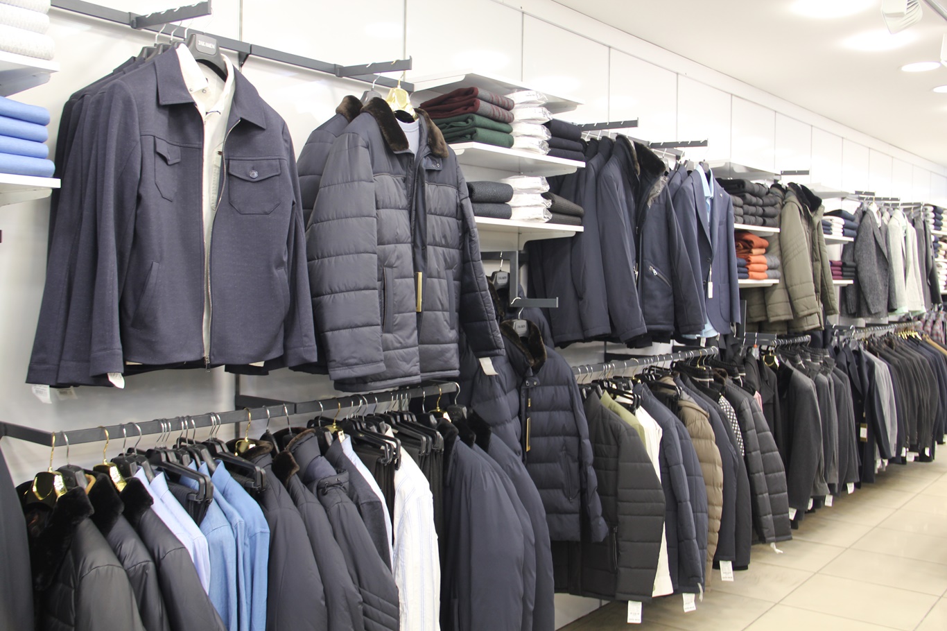 Hava soğumayınca kışlık kıyafetler raflarda kaldı