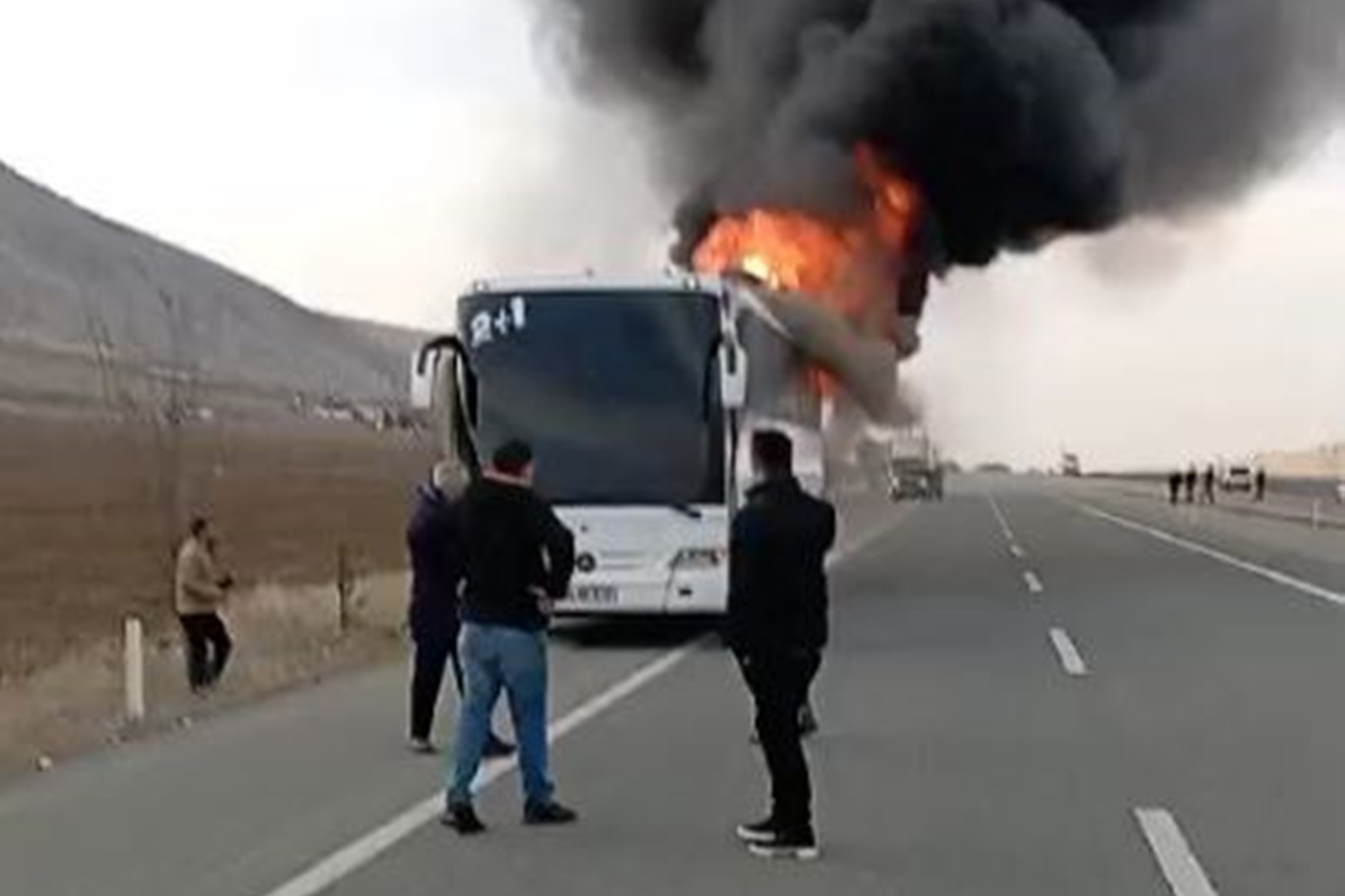 Batman’da Yolcu Otobüsü Alevlere Teslim Oldu