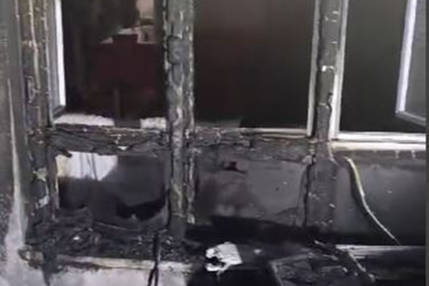 Çıkan yangında ev kullanılamaz hale geldi