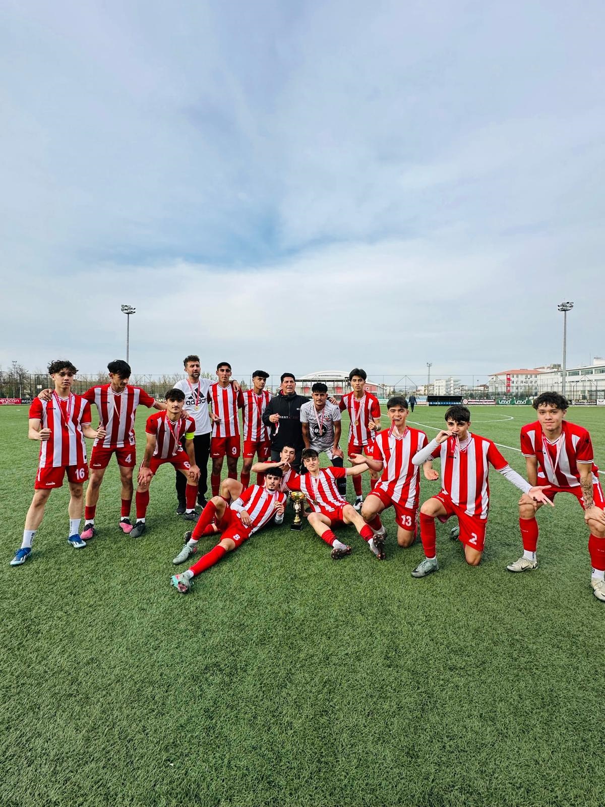 KAYRA SPOR U18 LİGİ ŞAMPİYONU OLDU