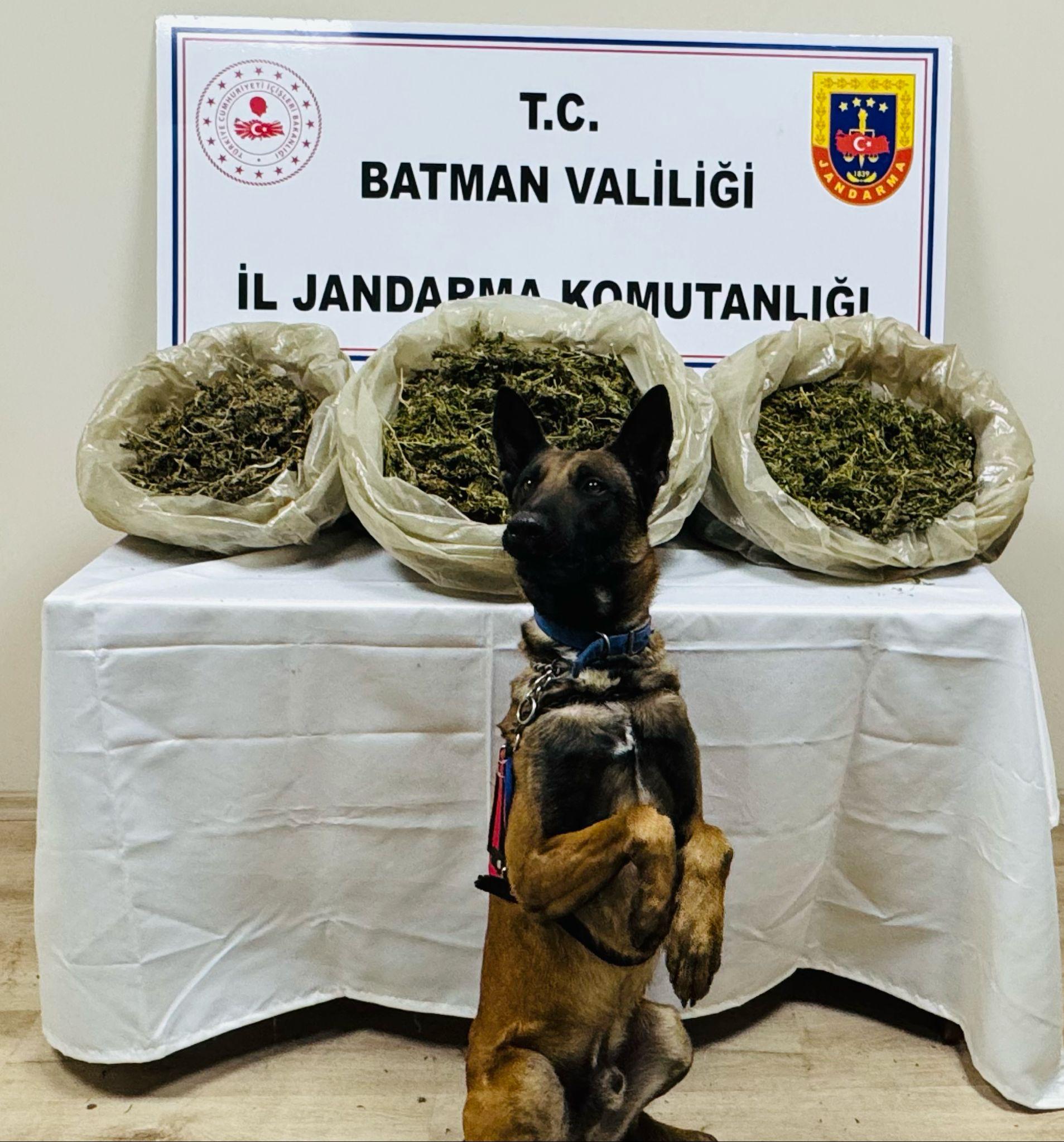 21 KİLO ESRAR ELE GEÇİRİLDİ