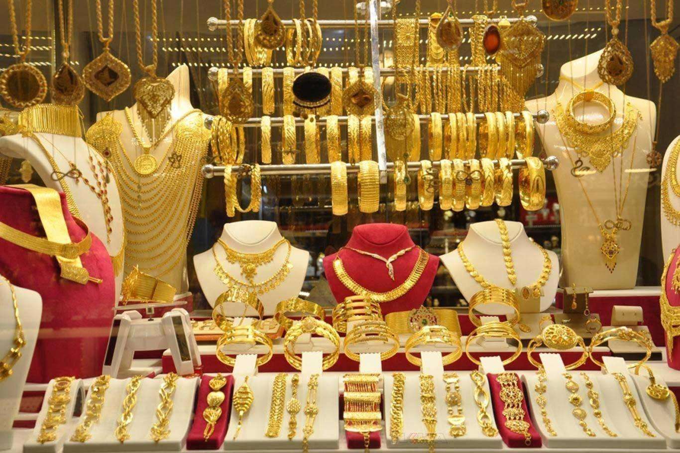 Altın Haftaya Düşüşle Başladı