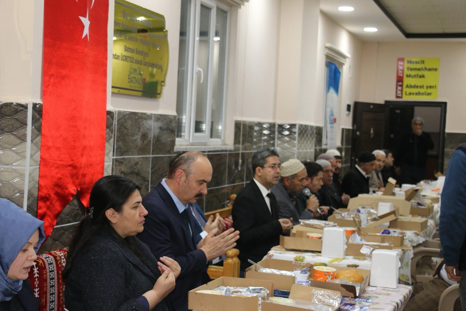 Vali Canalp, Mahalle Sakinleriyle İftar Yaptı