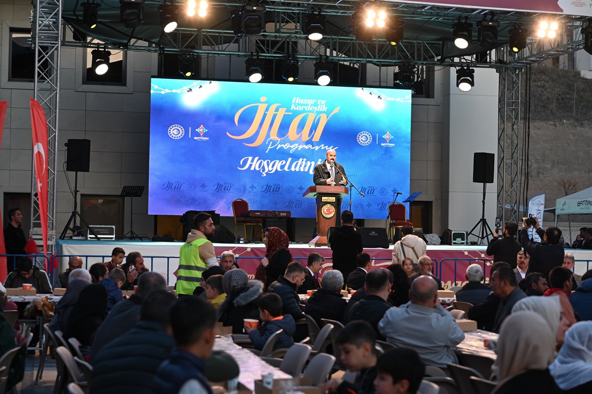 Vali Canalp Esnafla İftar Programında Buluştu