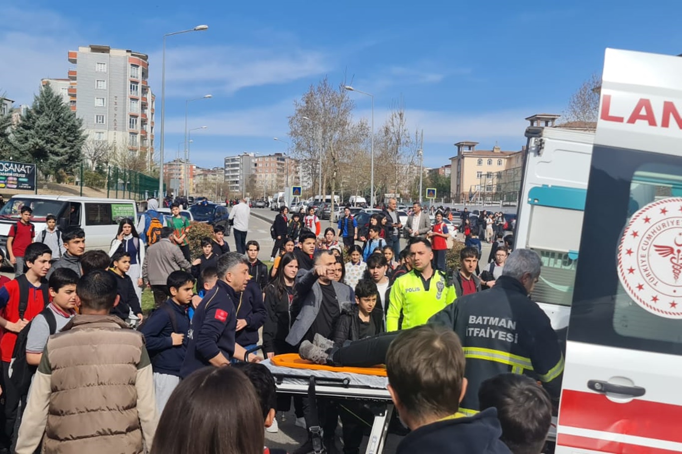 Okul Çıkışı Kaza: 2 Öğrenci Yaralandı