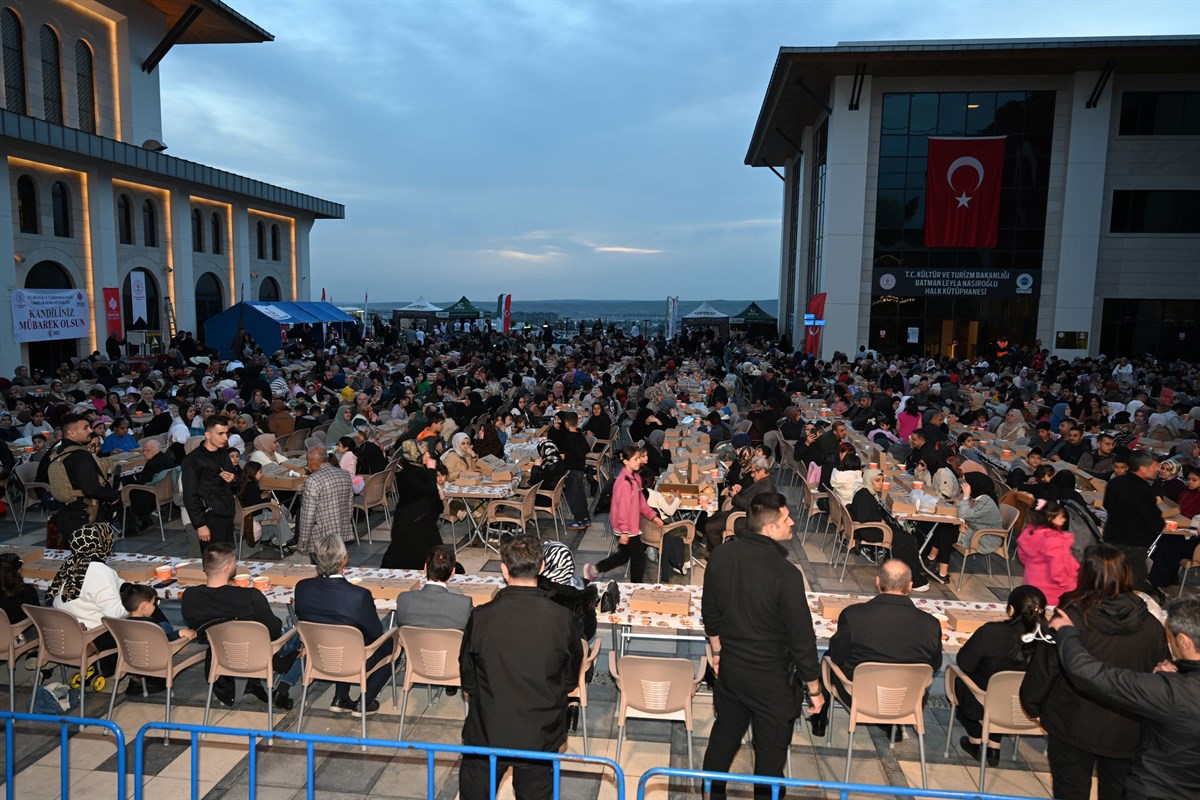 Kadir Gecesi’nde Binlerce Vatandaş İftar Sofrasında Buluştu