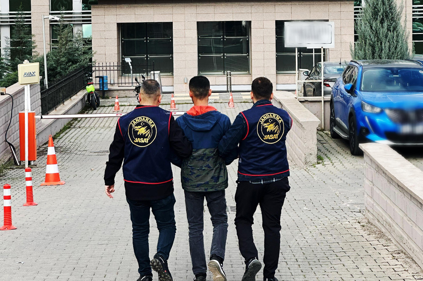 Uyuşturucu satıcılığından aranan firari şahıs yakalandı