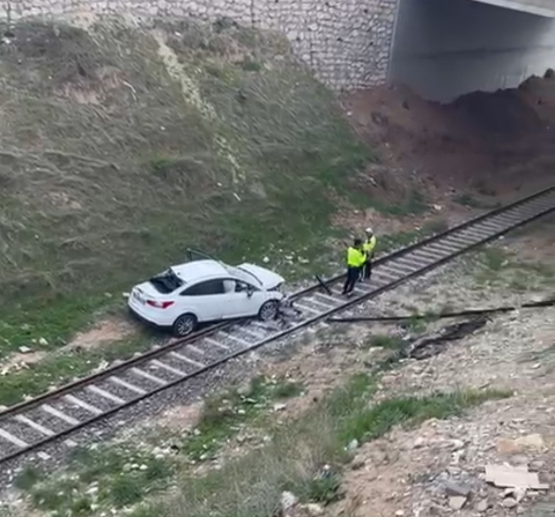 Kazanın Detayları Belli Oldu: Öğrencilere Çarpmamak İçin Raylara Uçtu!