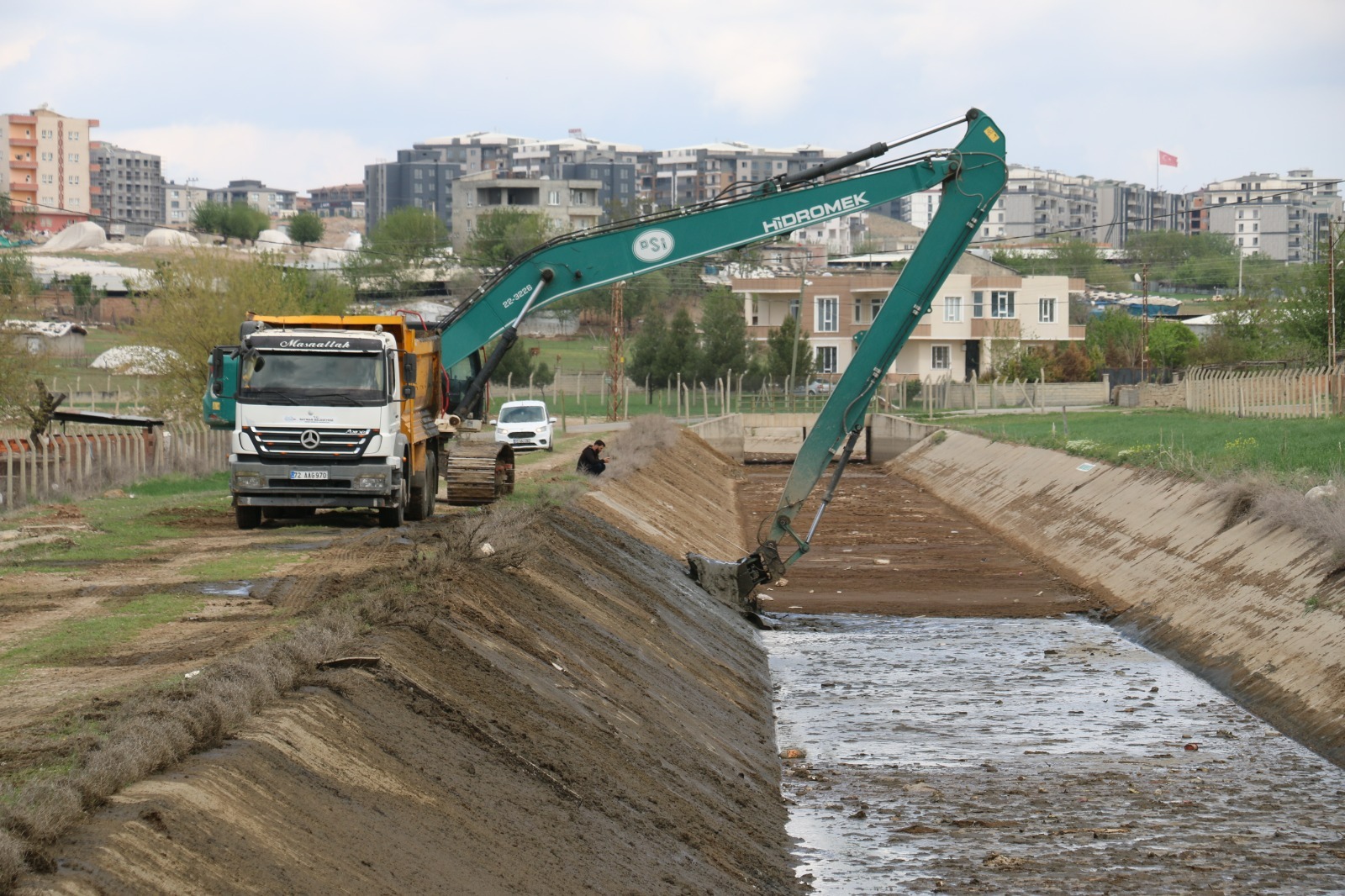 DSİ KANAL TEMİZLİĞİ DEVAM EDİYOR