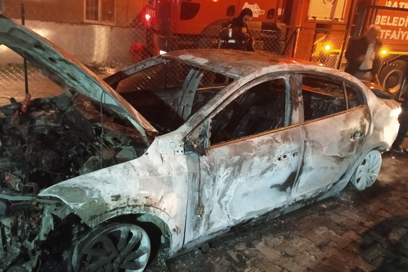 Odunluktan Araca Sıçrayan Yangın Dehşeti!