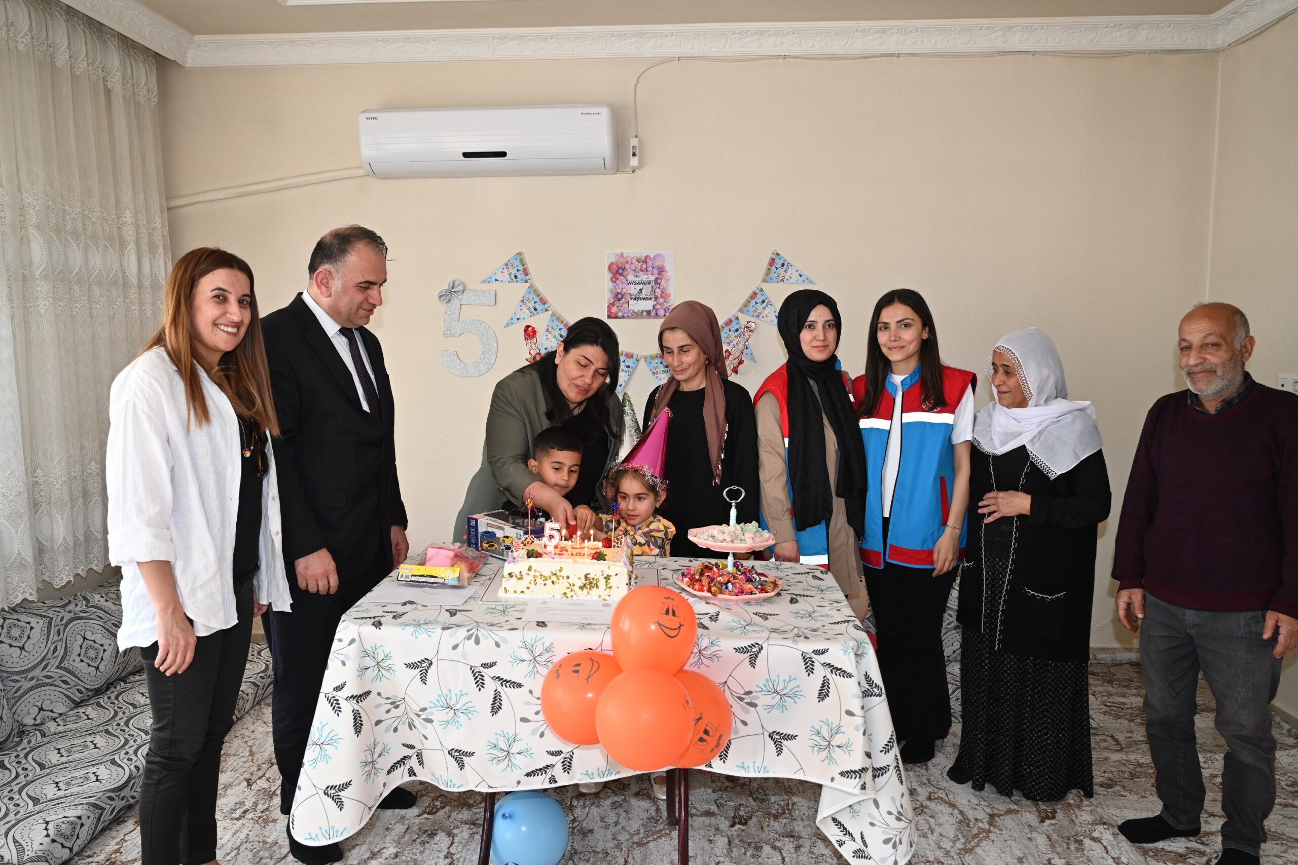 411 Çocuğa Doğum Günü Sürprizi