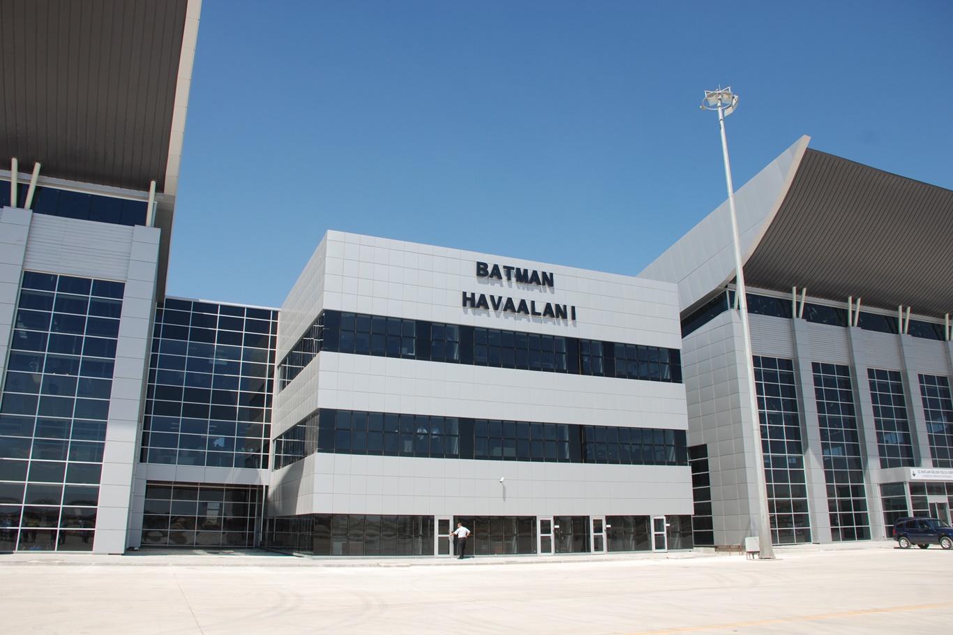 “İzmir ve Antalya’ya Direkt Uçuş Şart”