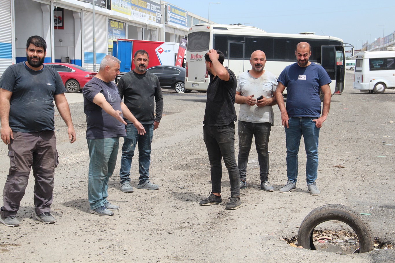 Sanayi esnafından bozuk yollara tepki