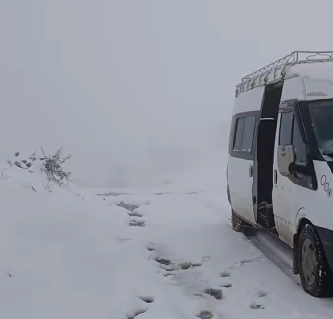 Sason’da Nisan Karı! 60 Yerleşim Yeri Ulaşıma Kapandı