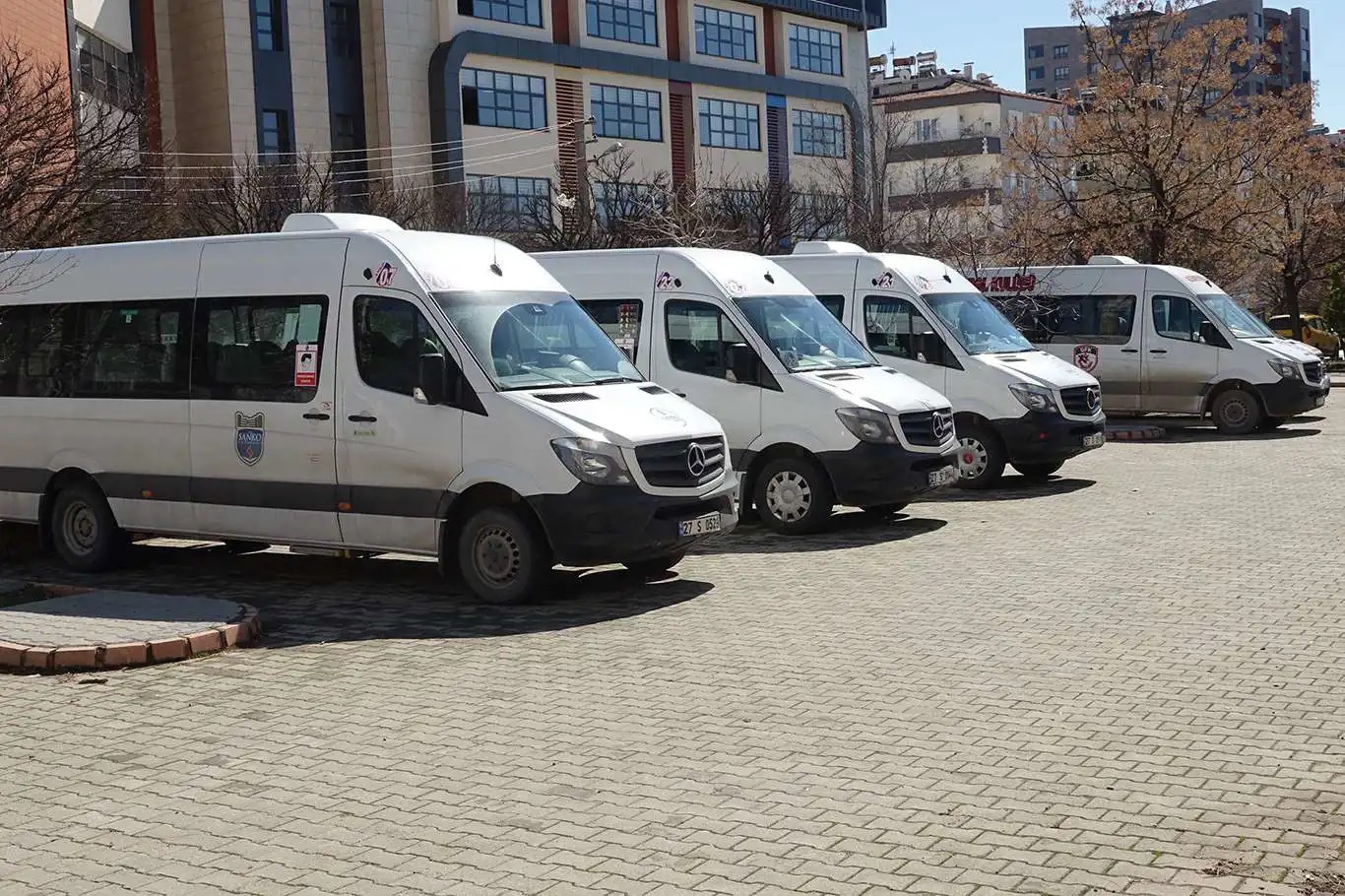 Servis araçlarında yeni yaş düzenlemesi