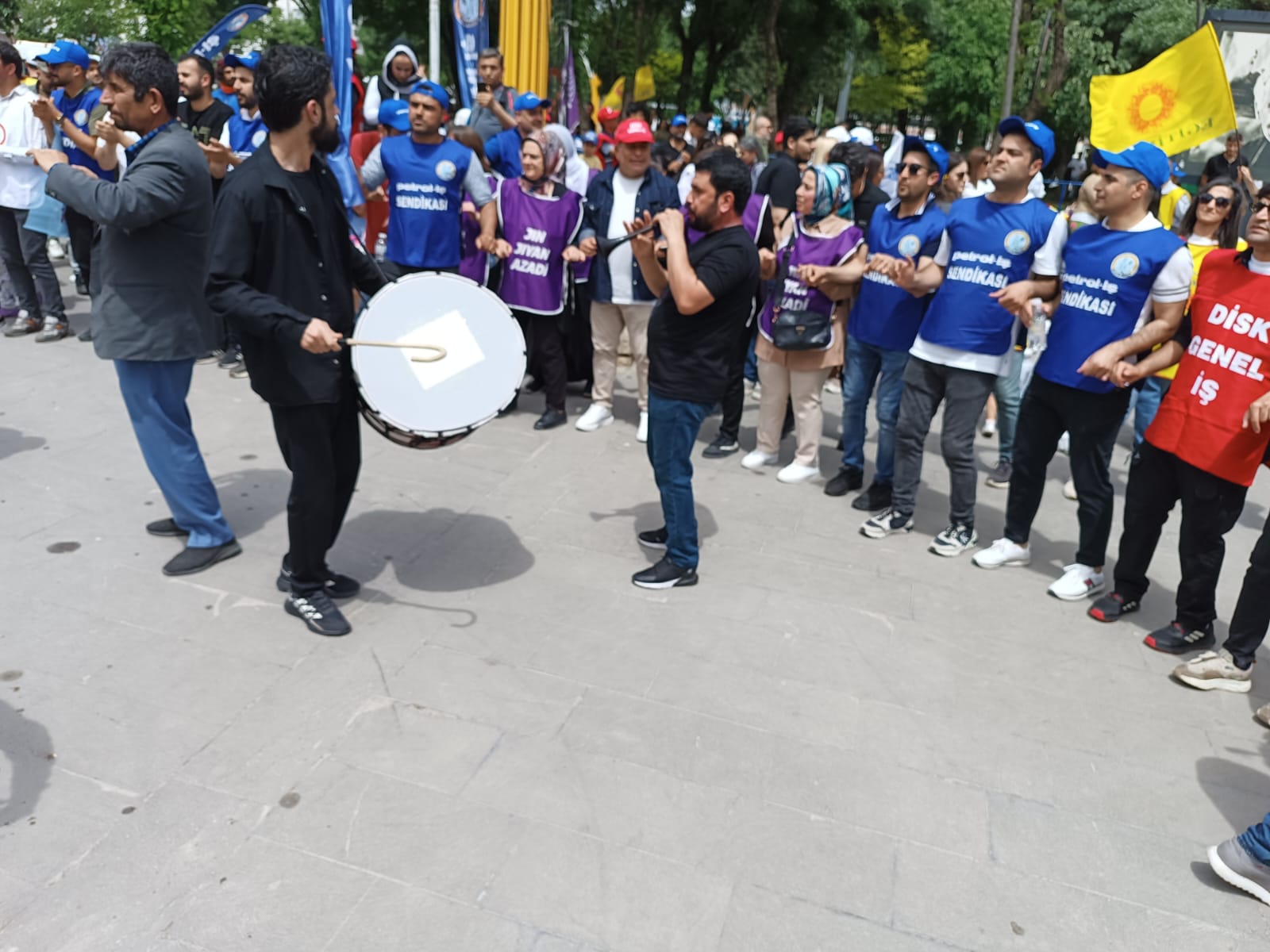 Batman’da 1 Mayıs Halaylarla Kutlandı