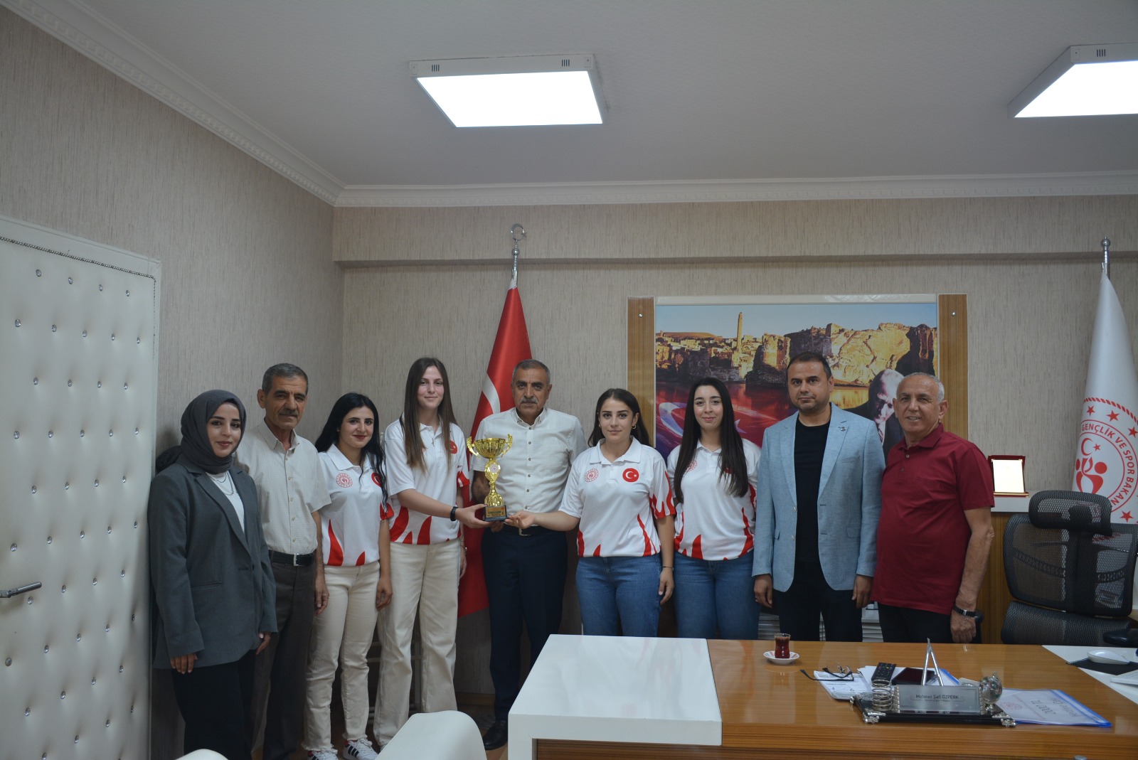 Şampiyon olan kız takımını ağırladı