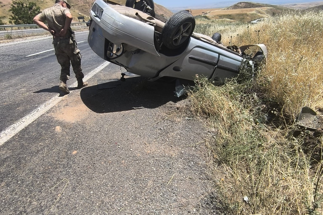 Silvan Yolunda Takla Atan Araç Sürücüsü Yaralandı