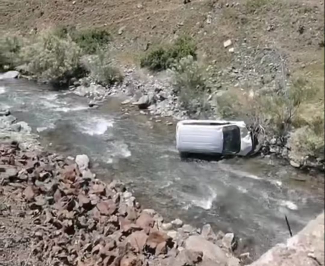 Sason’da Kamyonet Dereye Yuvarlandı: 1 Ölü