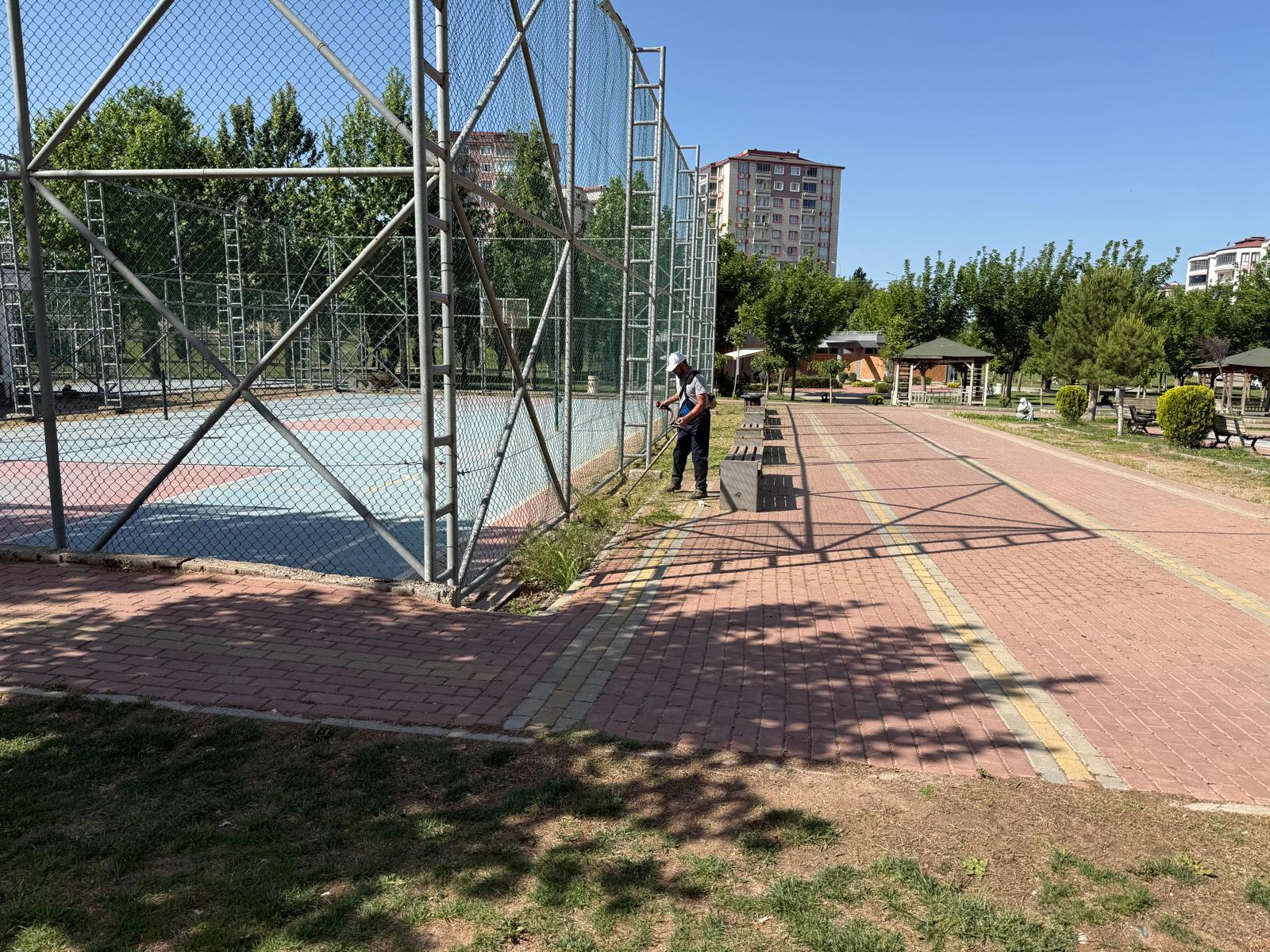 Batman’da Parklara Bakım Devam Ediyor