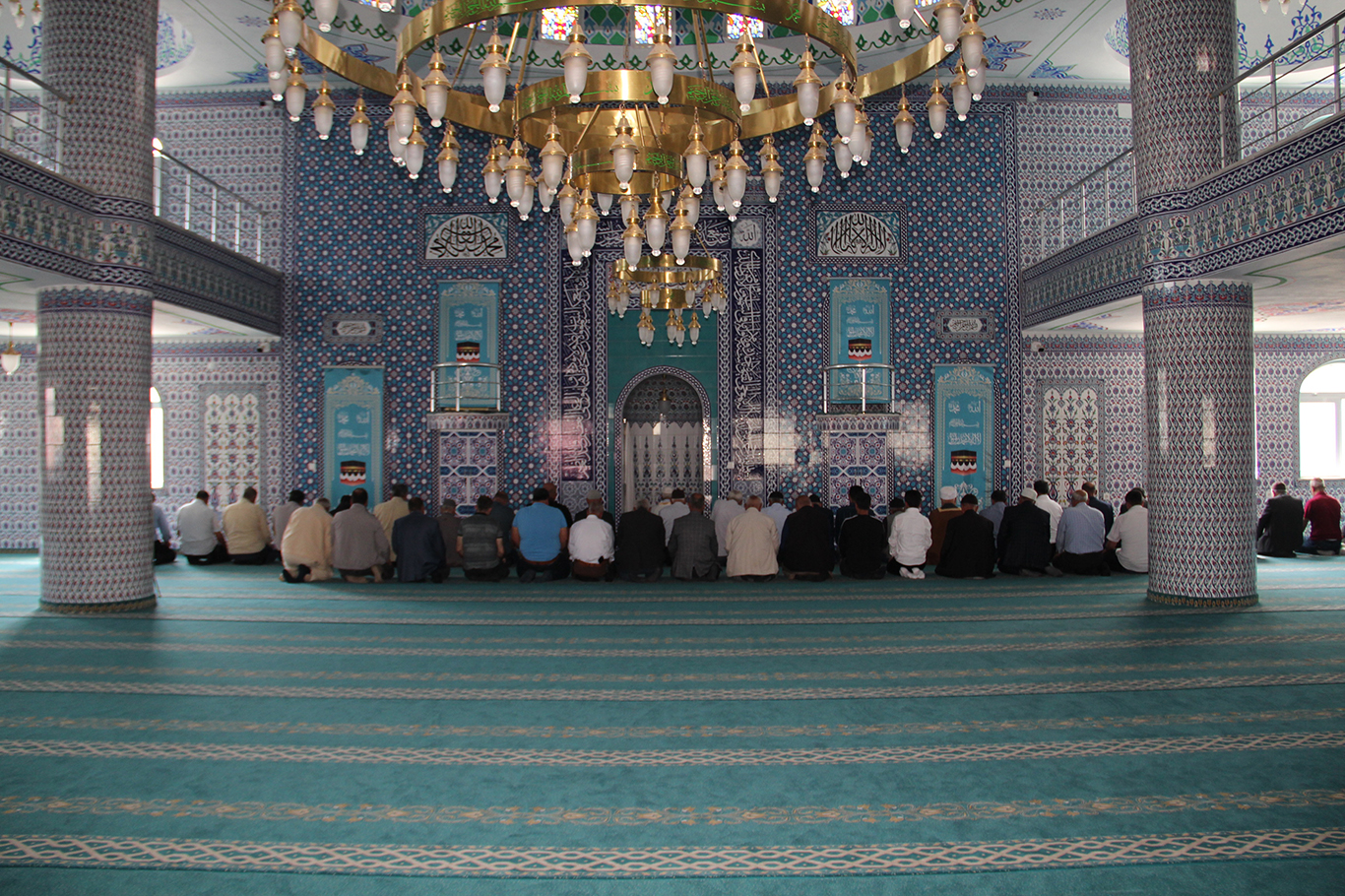 Cami cemaatinden elektrik kesintisine tepki