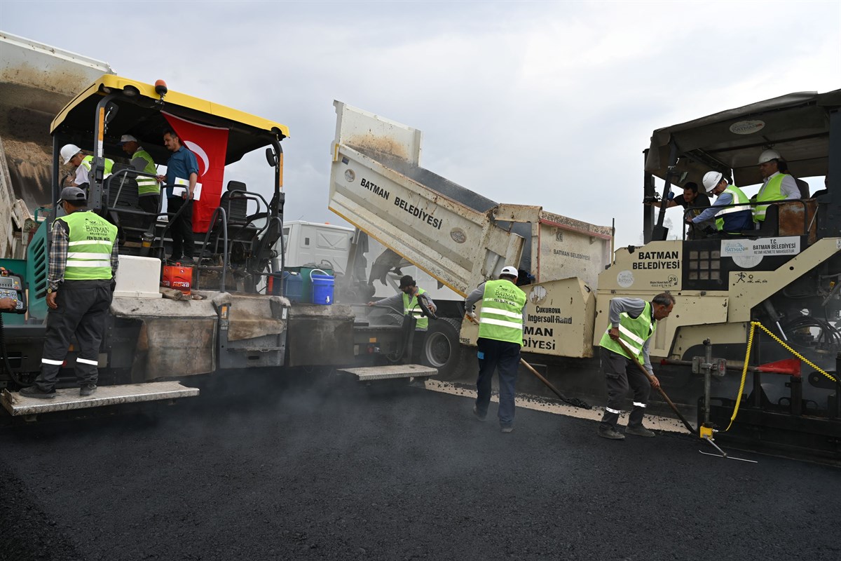 Birinci Çevre Yolunda İlk Asfalt Serimi Yapıldı
