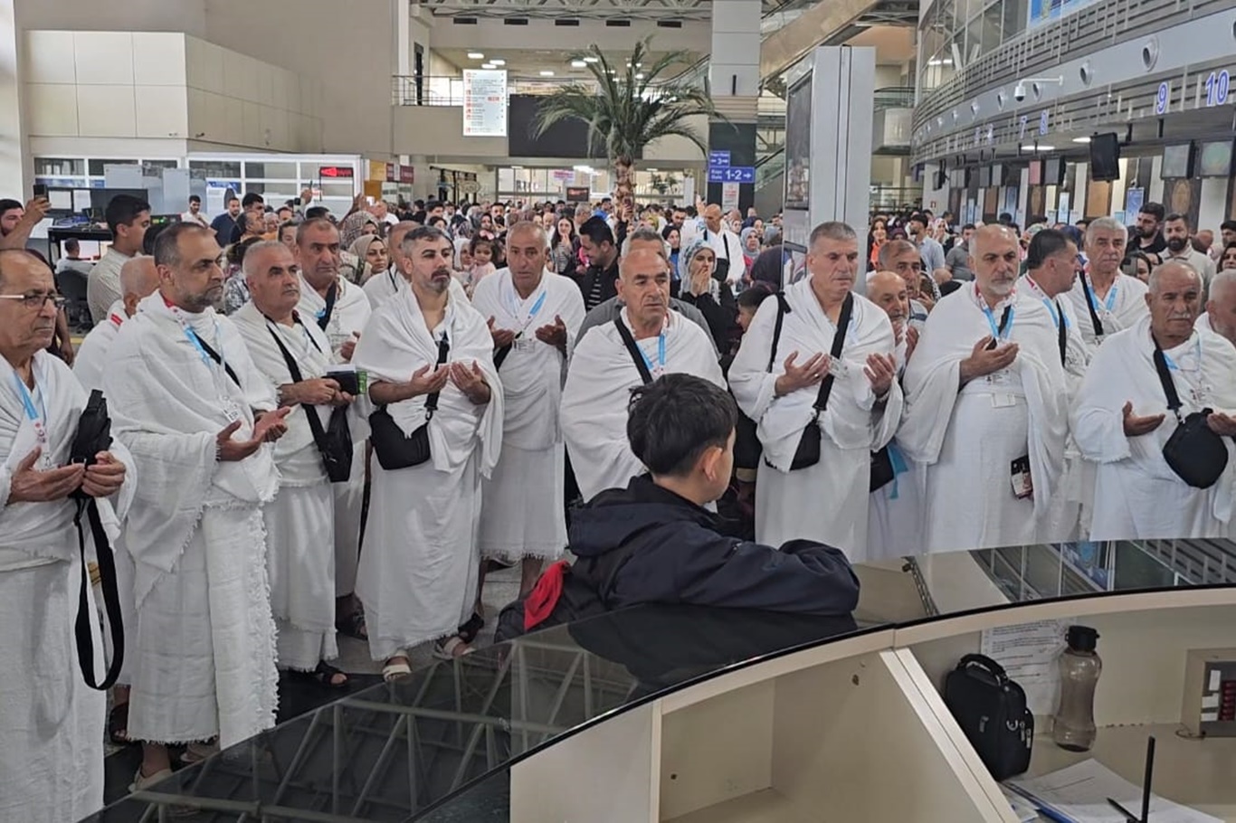 İlk hac kafilesi dualarla uğurlandı