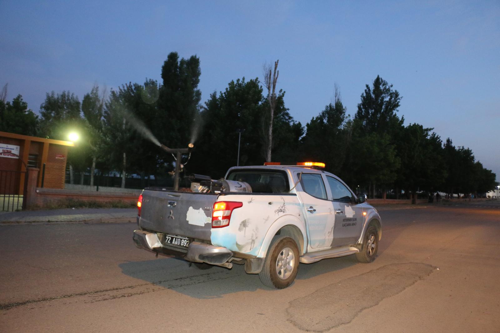 Batman Belediyesi’nden Gece İlaçlama Çalışması