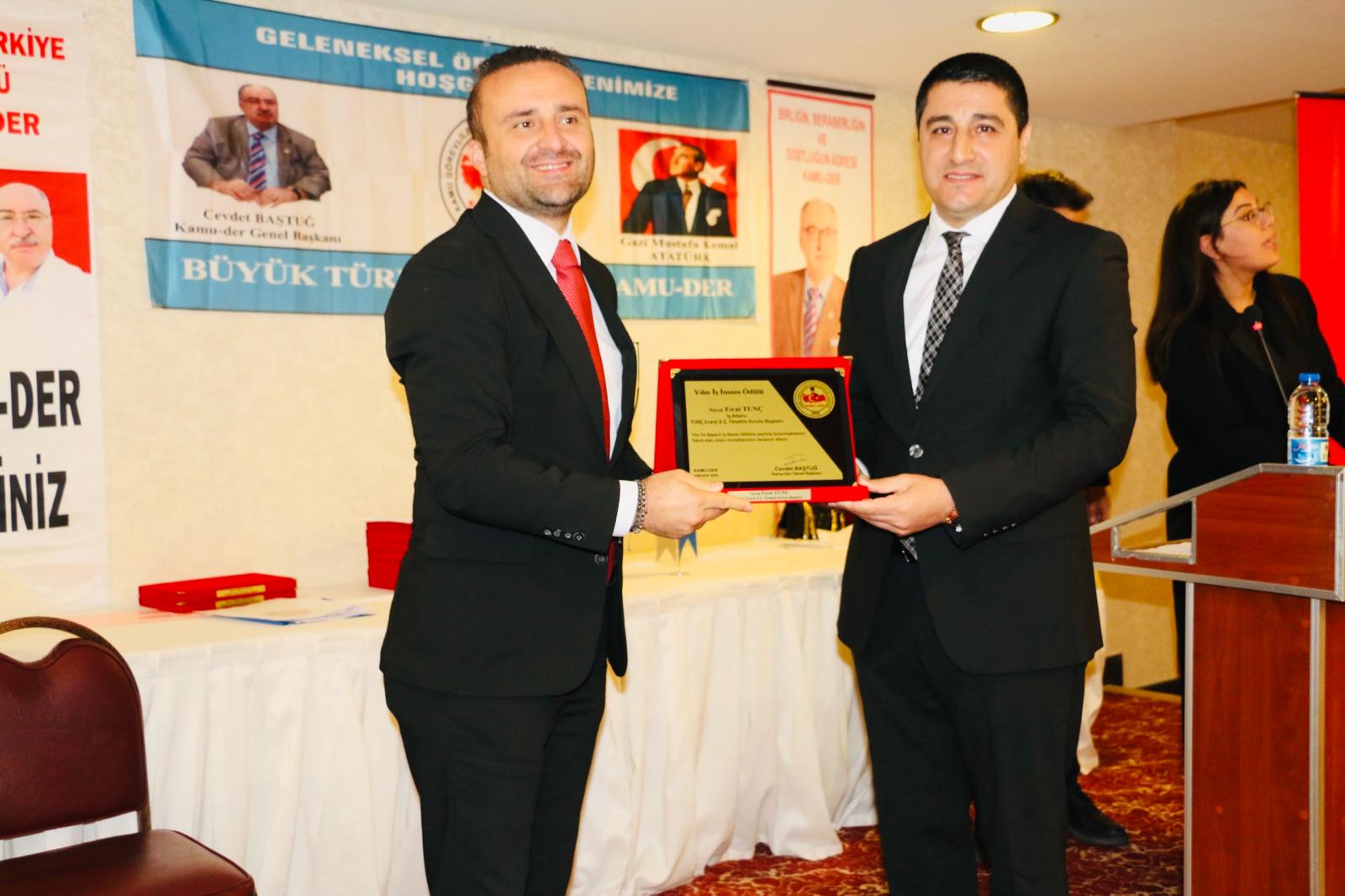 Kamu-Der’den Tunç’a Yılın Ödülü